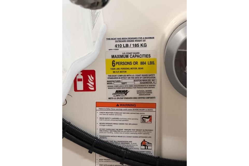 2026 Boston Whaler 160 Super Sport capacity label, showing weight and passenger limits.