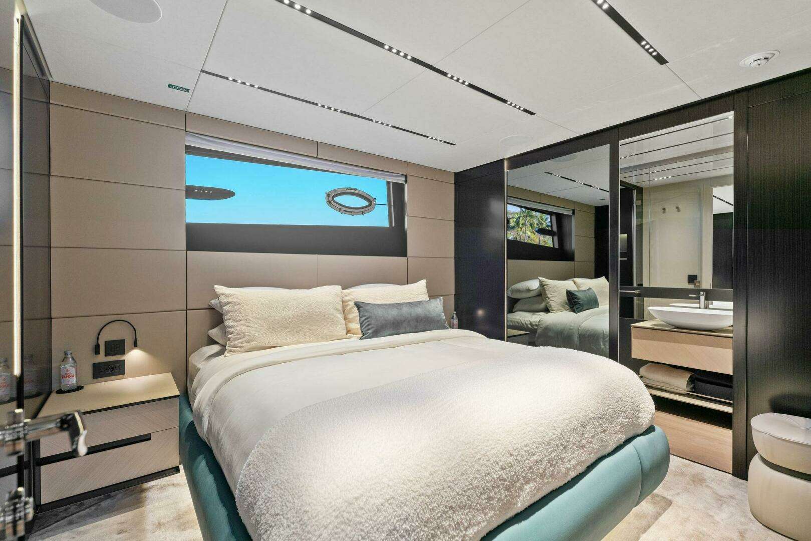 2023 Pershing GTX Motoryacht - Image 88