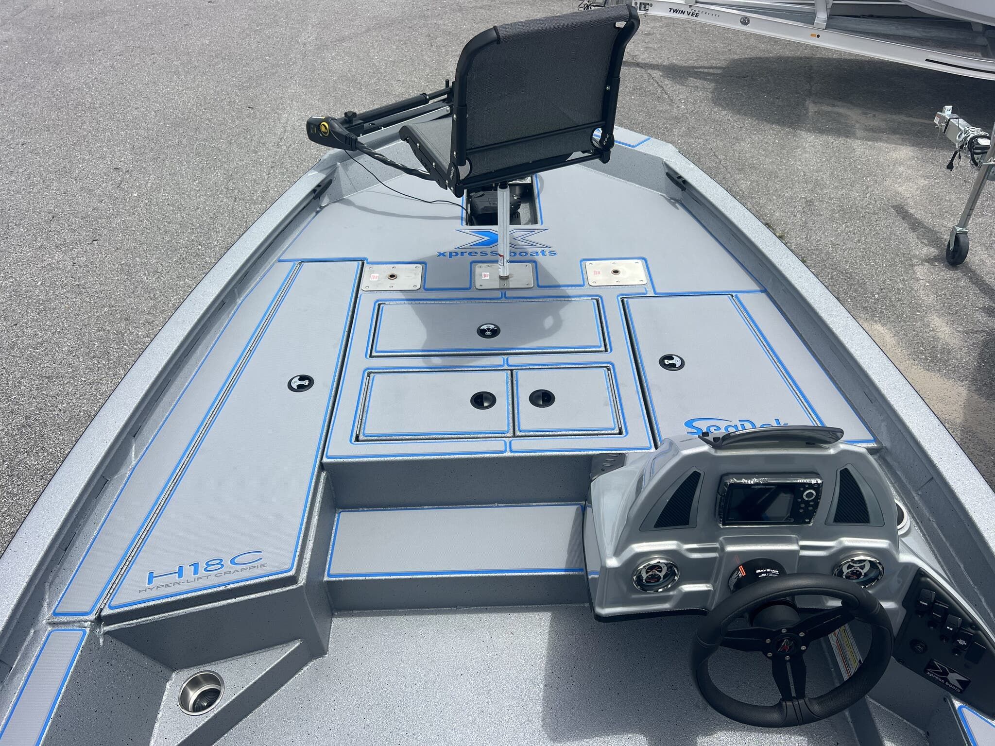 2026 Xpress Hyper-Lift Crappie Series H18C - 7