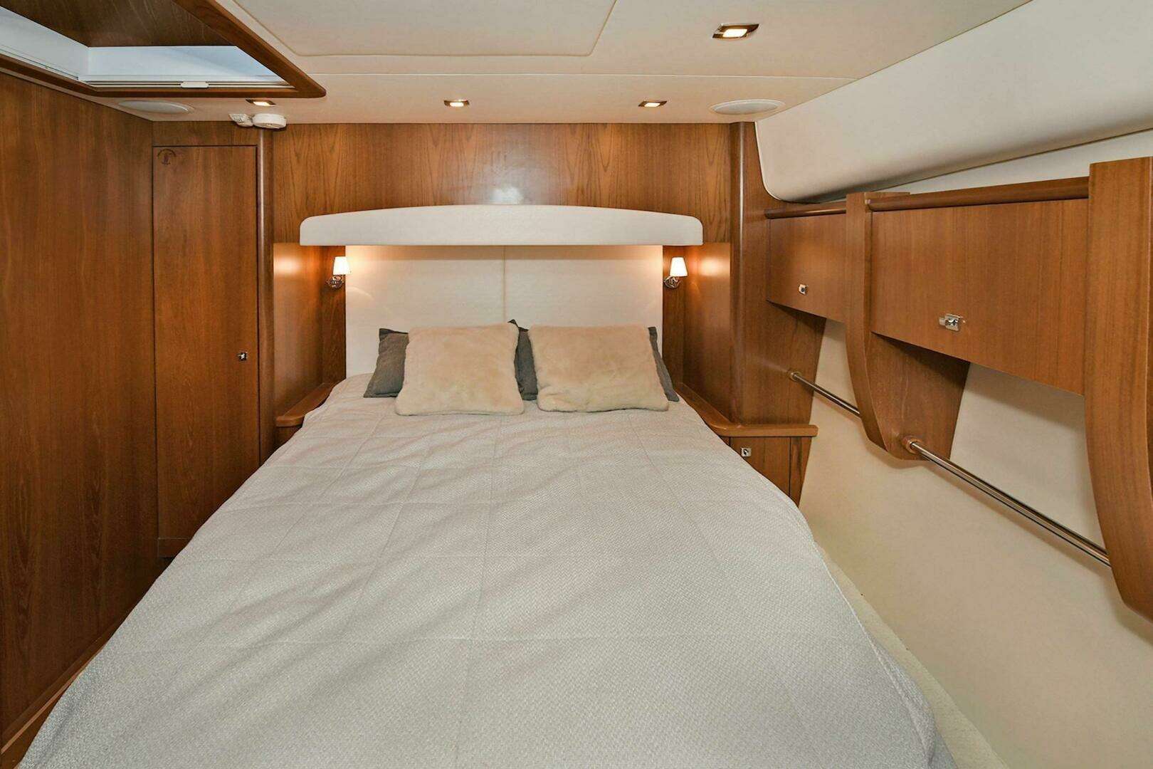 2015 Tiara Yachts 48 Convertible - Image 41
