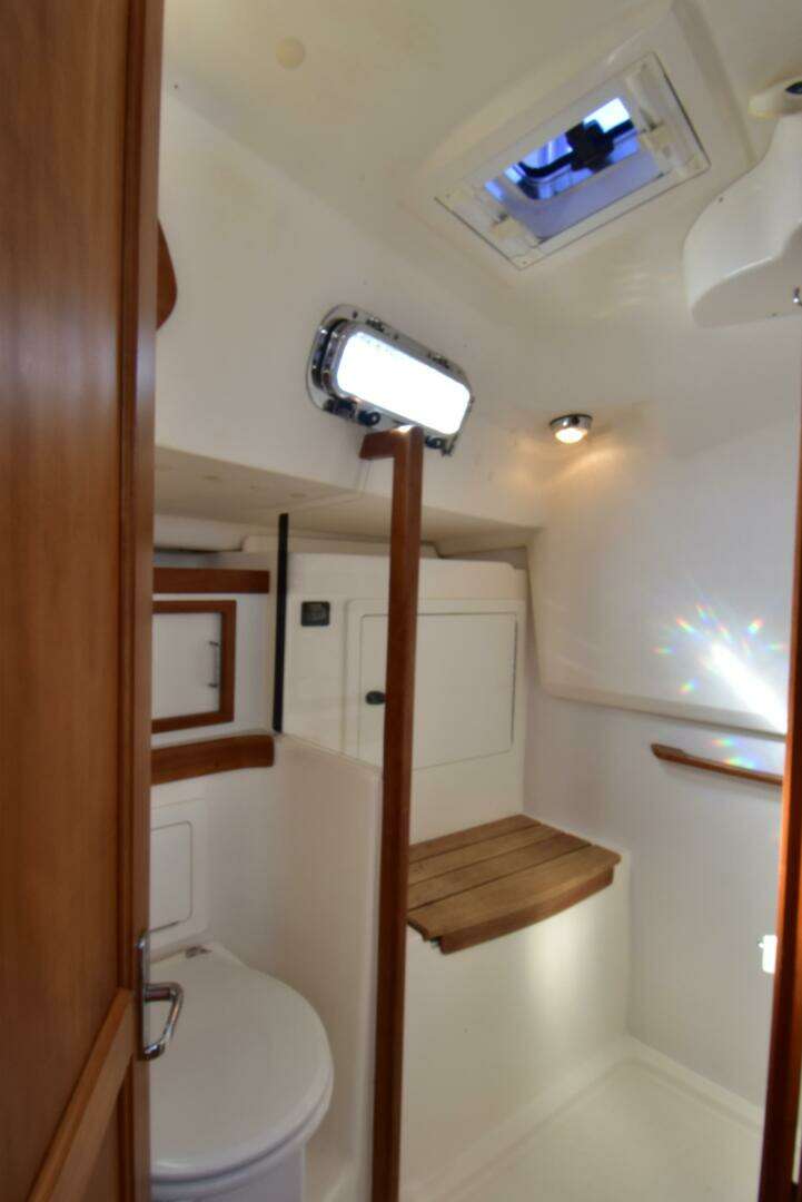 2004 Sabre 386 - Image 19