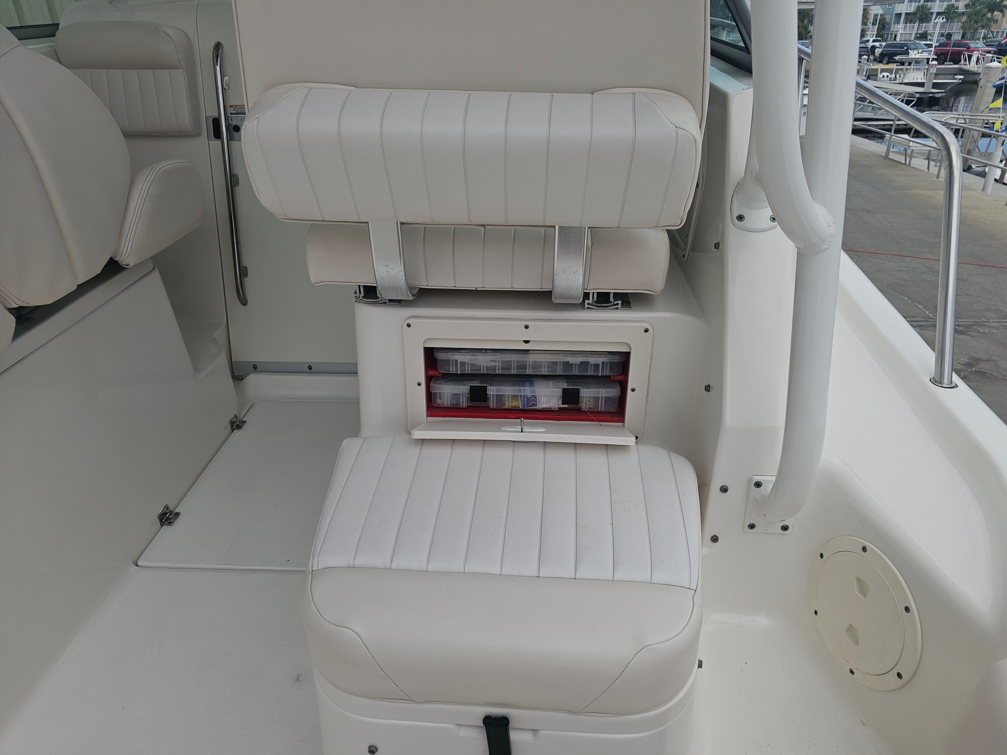 2017 Robalo R265 Walkaround - 25