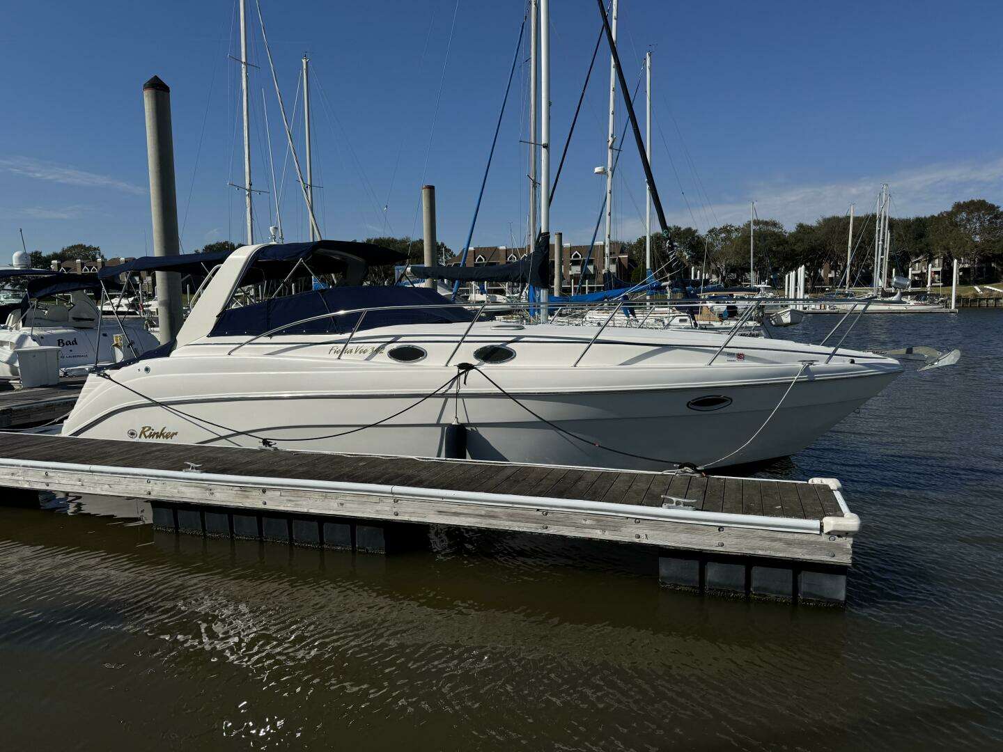 2002 Rinker 342 Fiesta Vee - Image 2