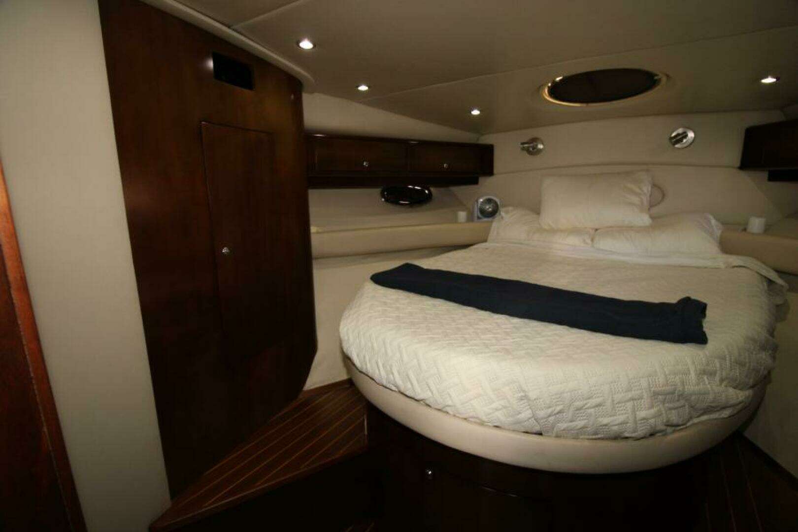 2002 Regal 4260 Commodore - Image 29