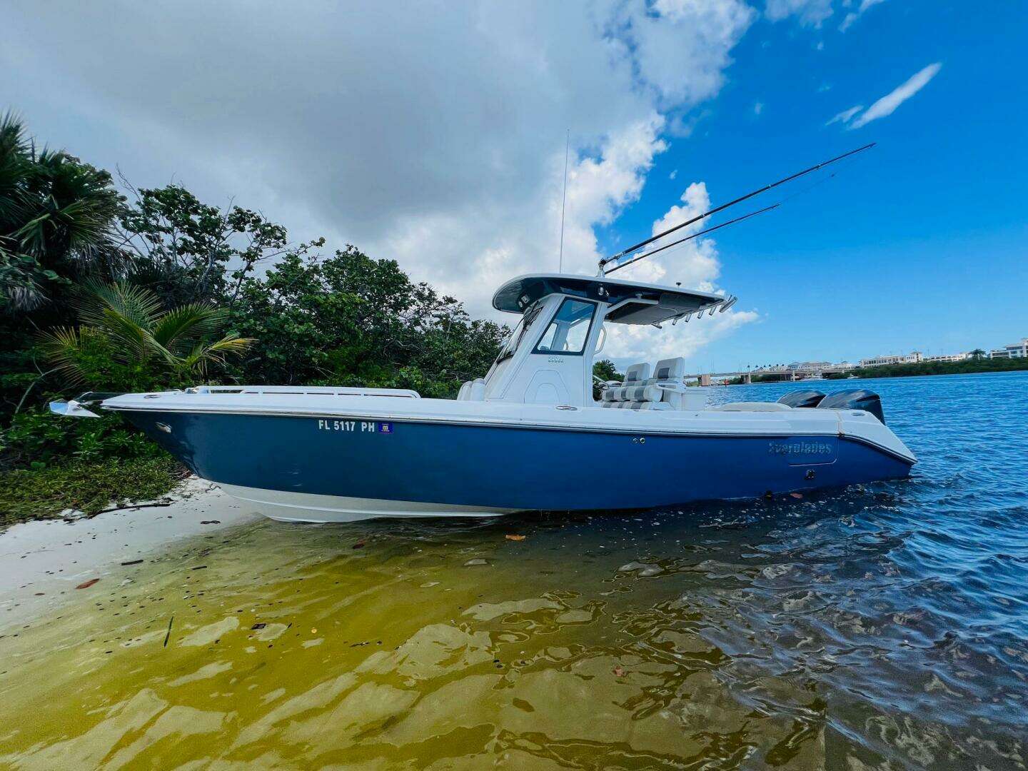 2012 Everglades 295 Center Console - Image 6