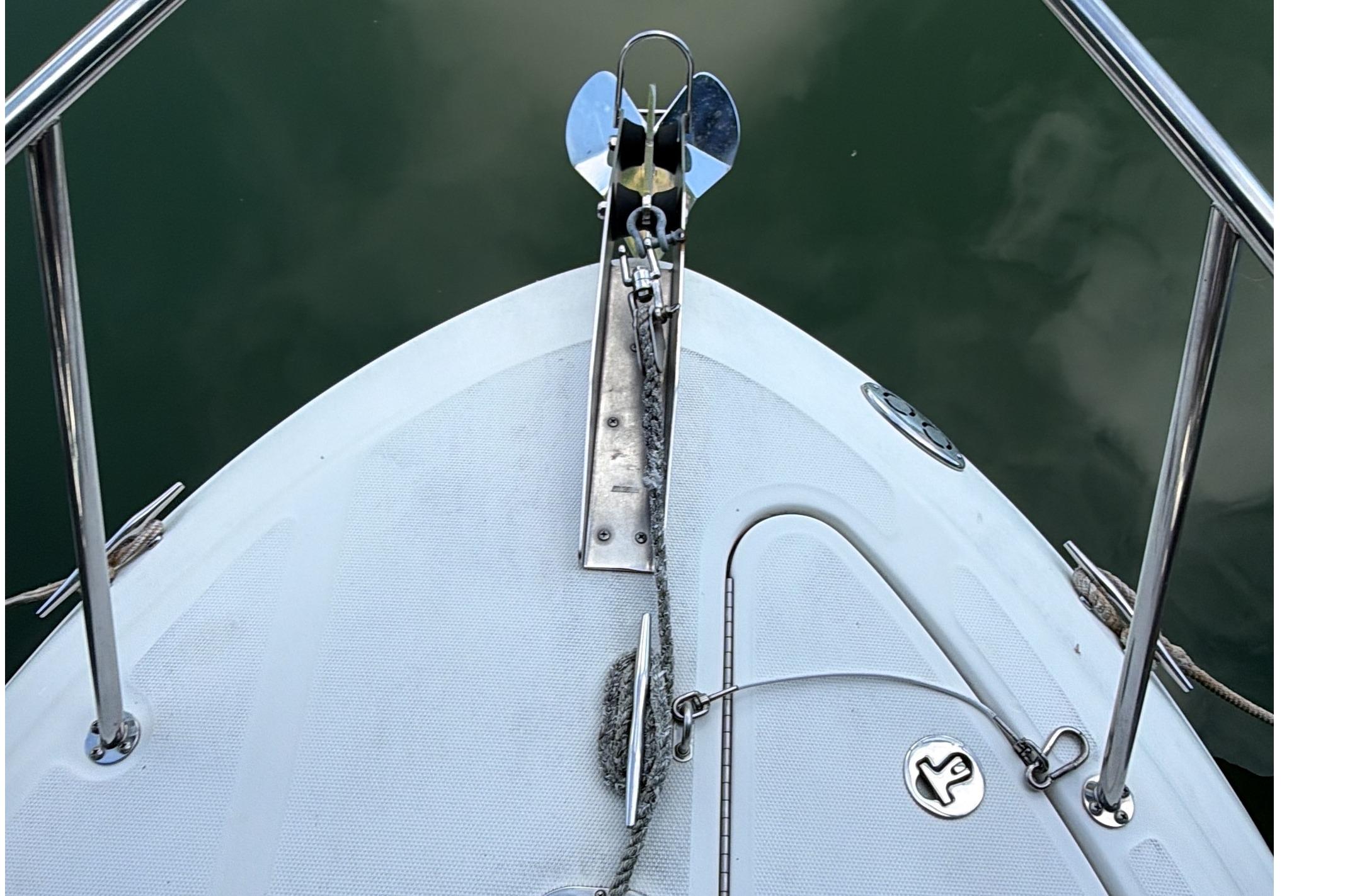 Bow of a 2004 Sea Ray Sundancer 260 with anchor and railing.