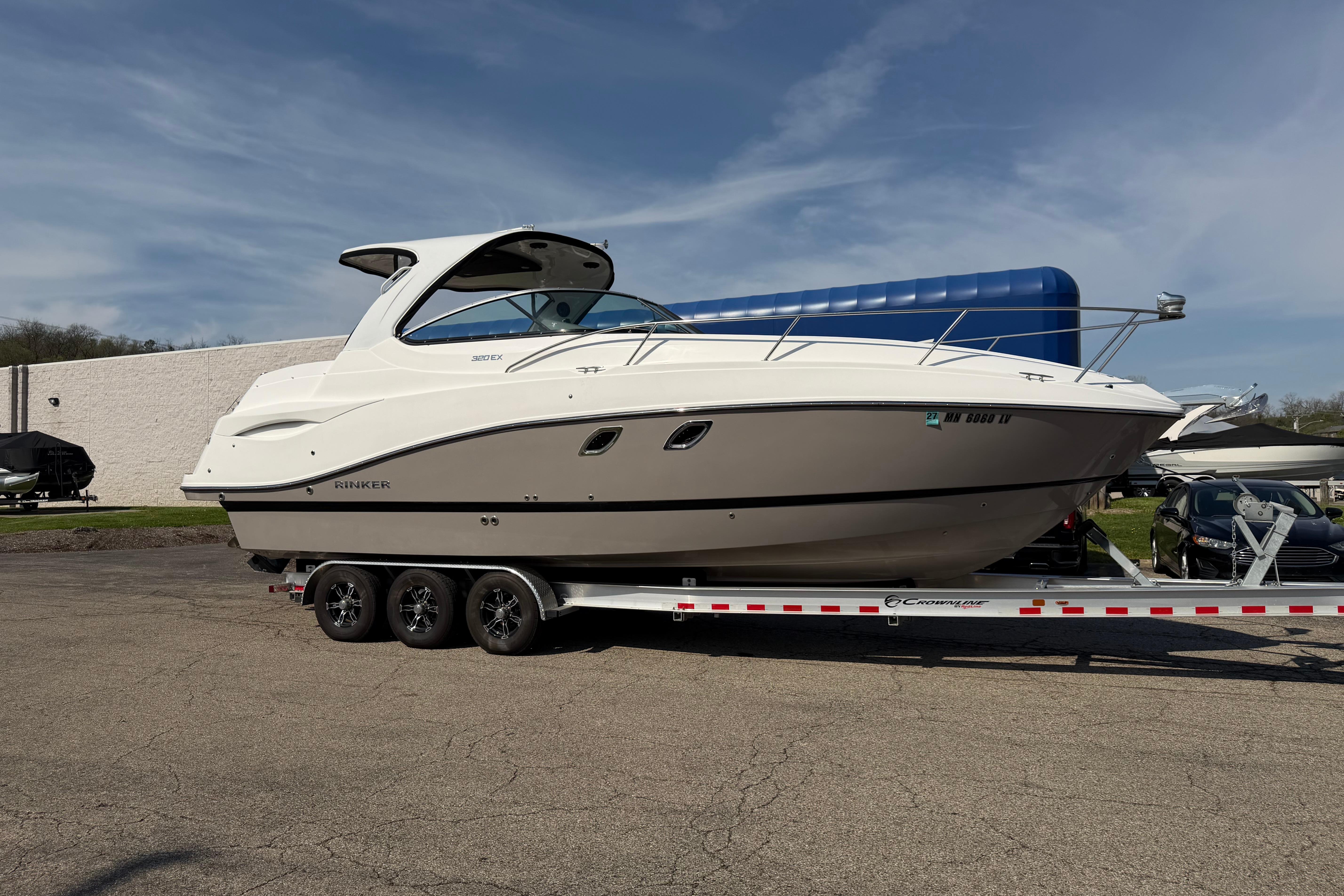 2019 Rinker EX 320