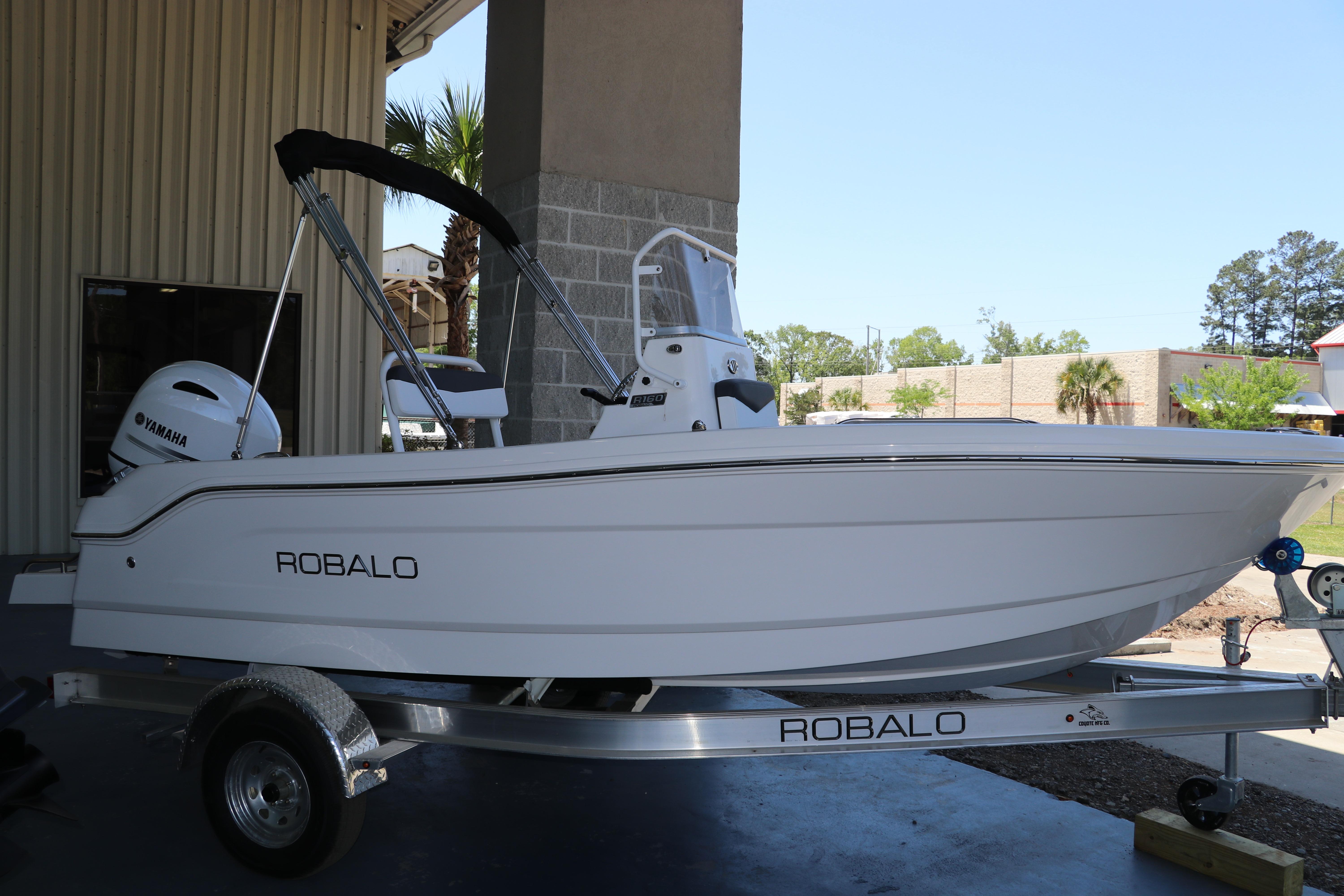 2026 Robalo R160 Center Console
