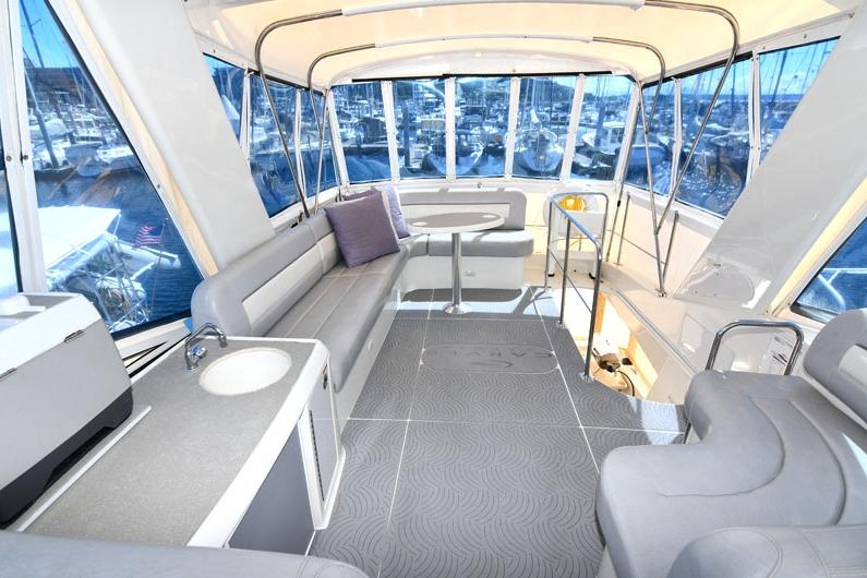 Luxurious interior of 2008 Carver 43 Super Sport yacht with seating and panoramic windows.