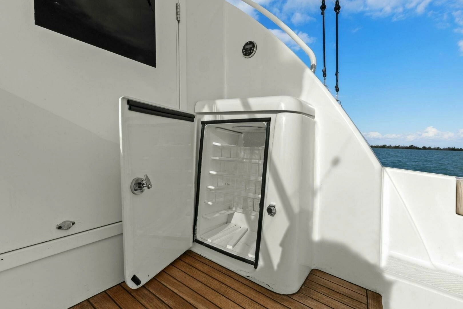 2013 Tiara Yachts 3900 Convertible - Image 38