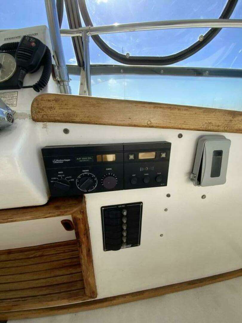 1987 President 41 Double Cabin Motor Yacht - Image 25