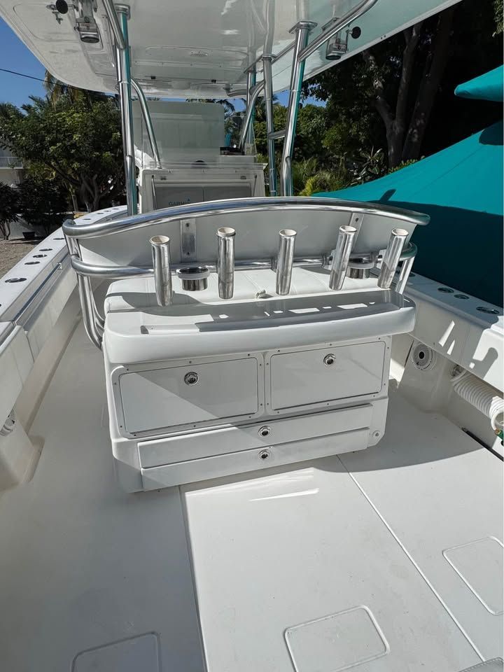 2004 Regulator 32 Forward Seating - 5