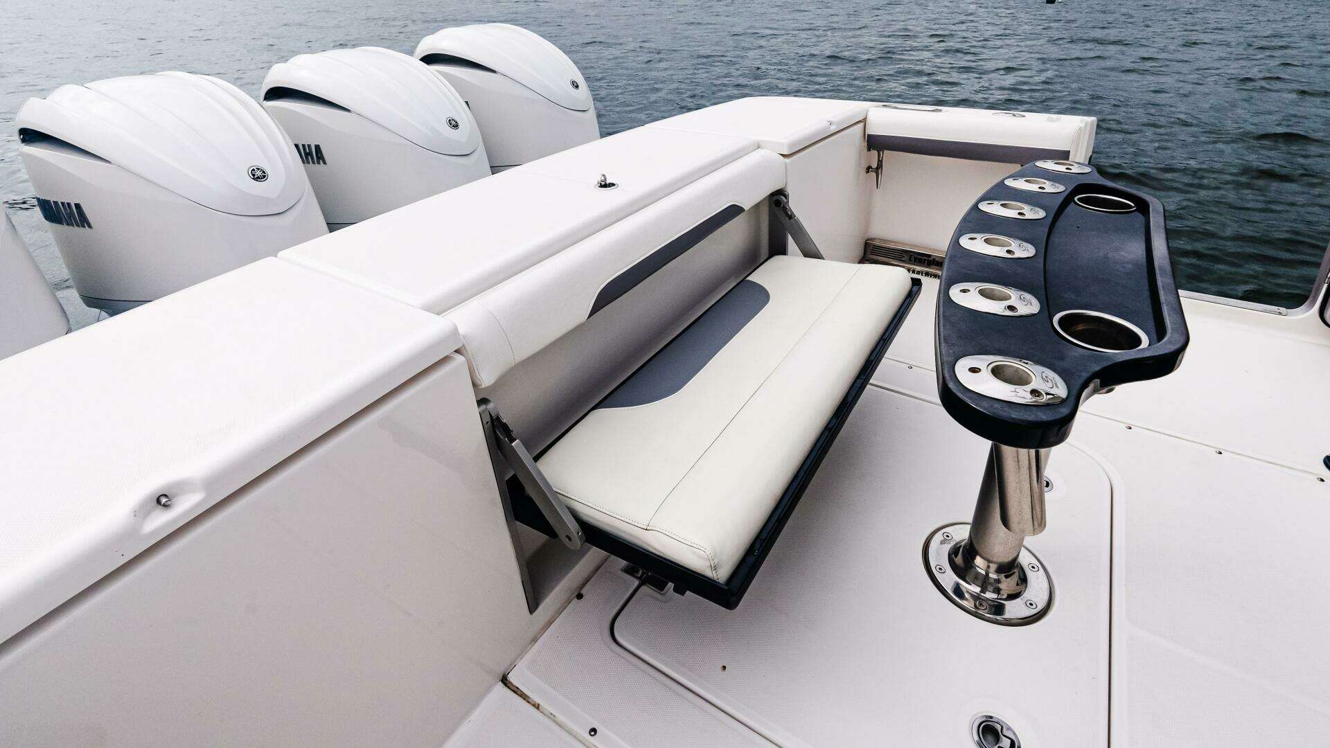 2017 Everglades 435 CC - Image 19