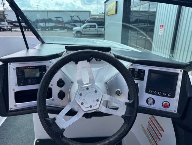 2019 MasterCraft NXT22 - 25