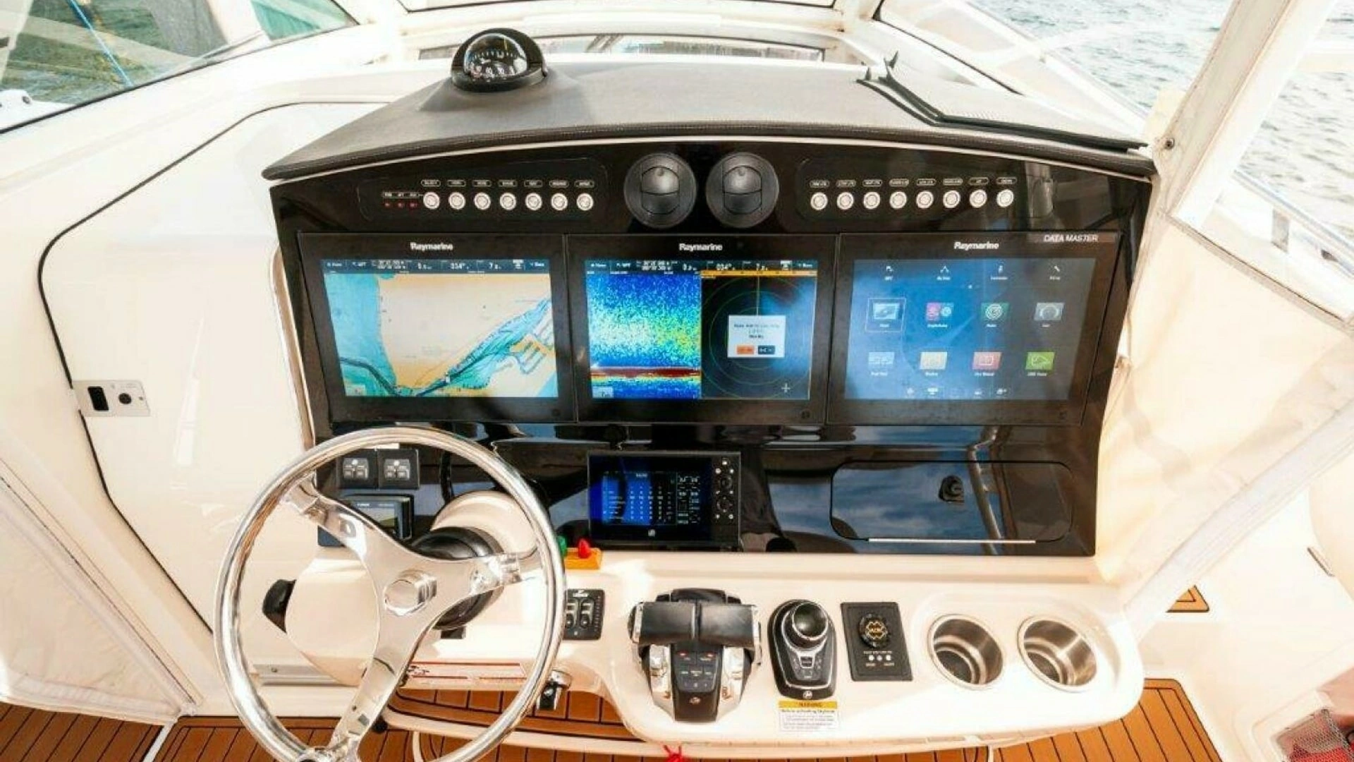 2018 Boston Whaler 420 Outrage - Image 15
