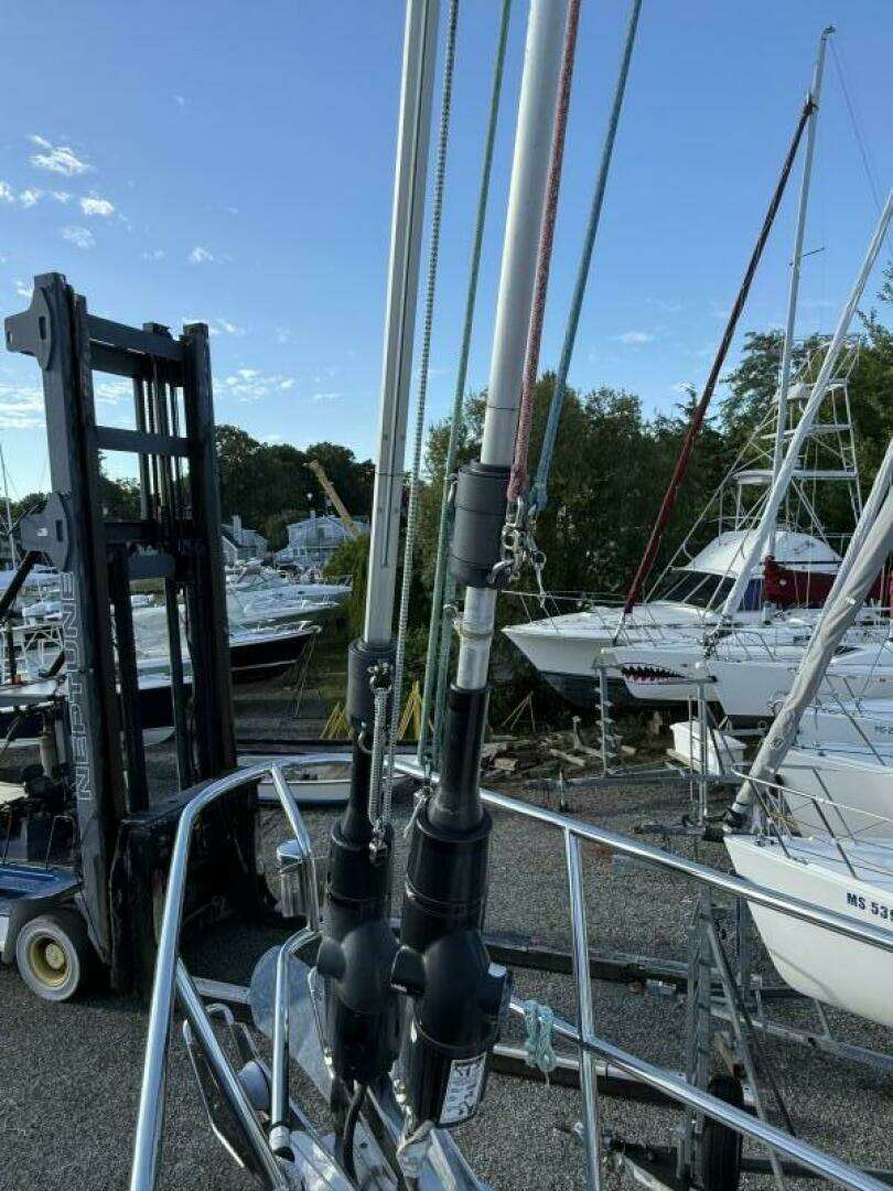 2011 Tartan 4700 - Image 21