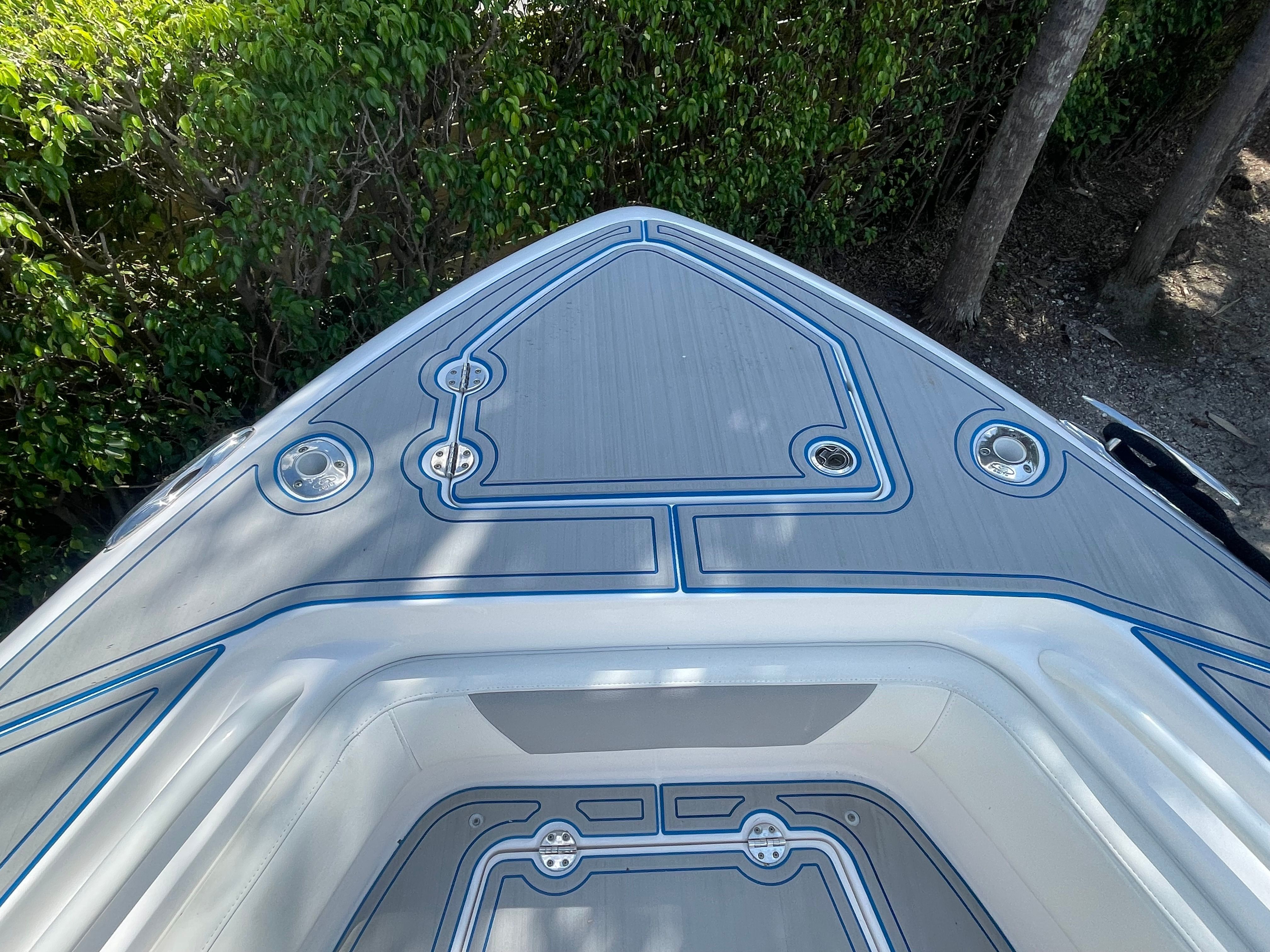 2017 Everglades 325 Center Console - 10