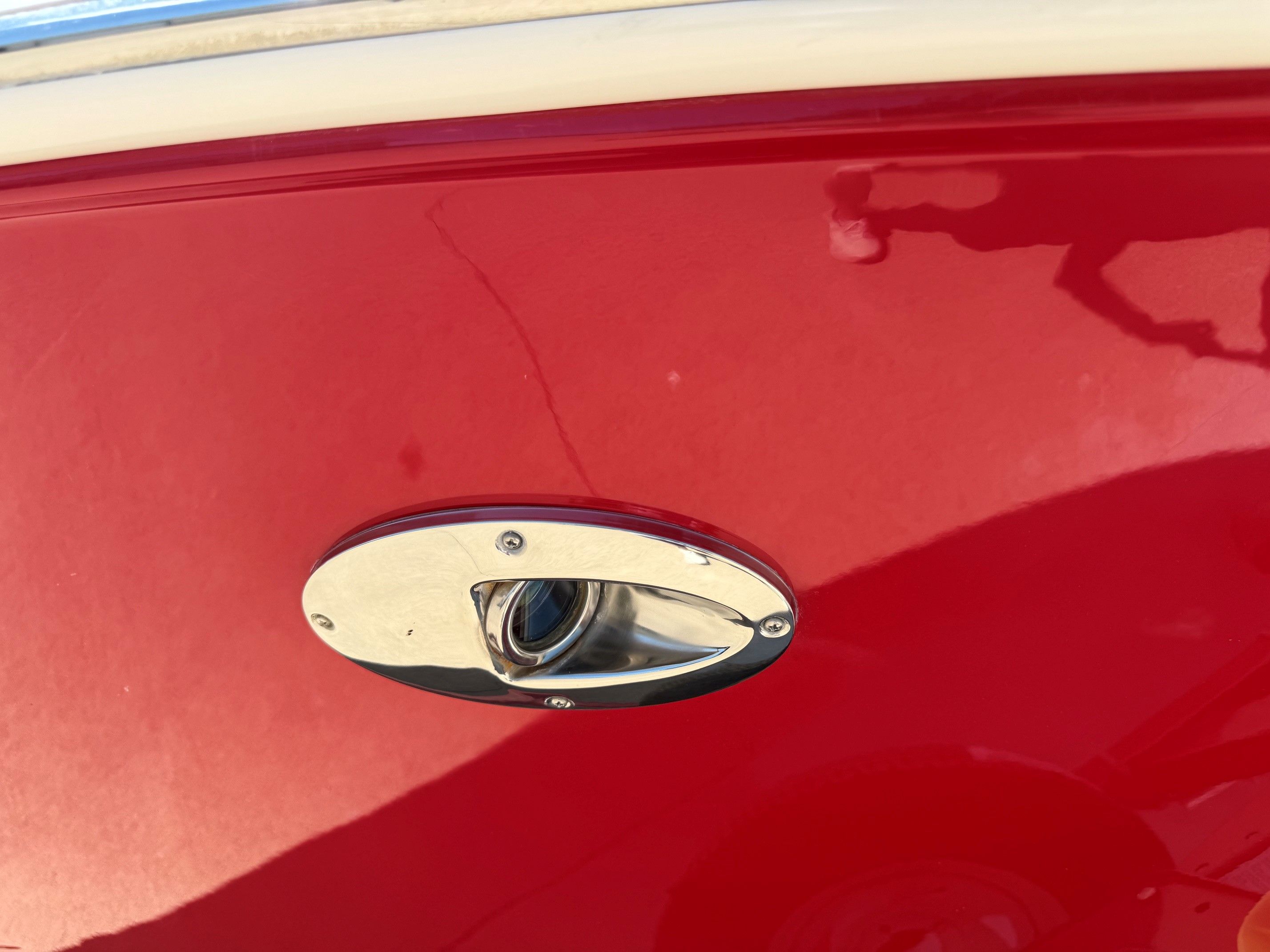 Red Sea Ray 230 Select boat detail, 2007 model.