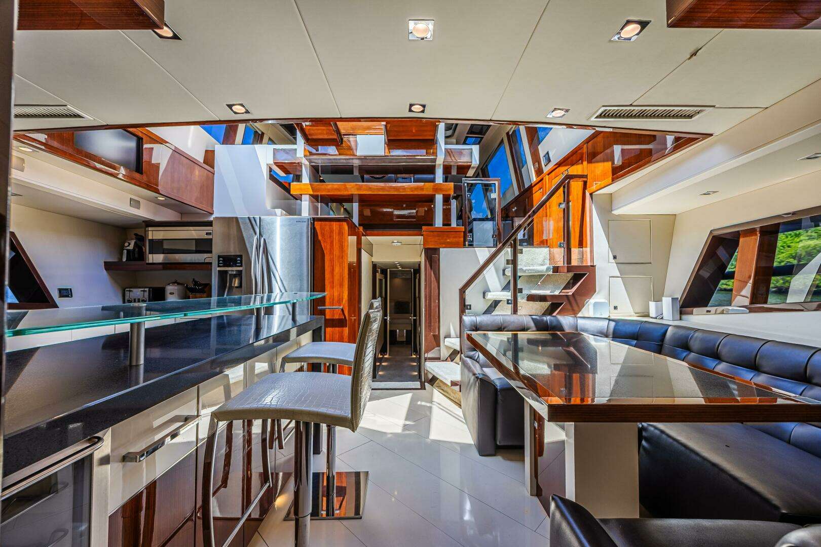 2010 Lazzara Yachts LSX 92 - Image 34