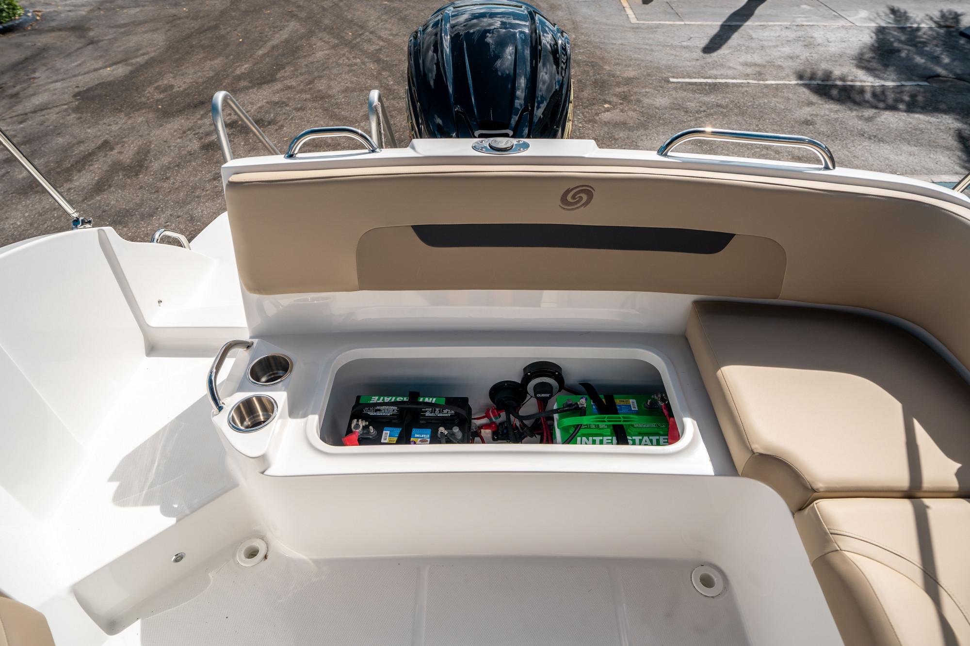 2025 Hurricane SunDeck 235 OB - 13