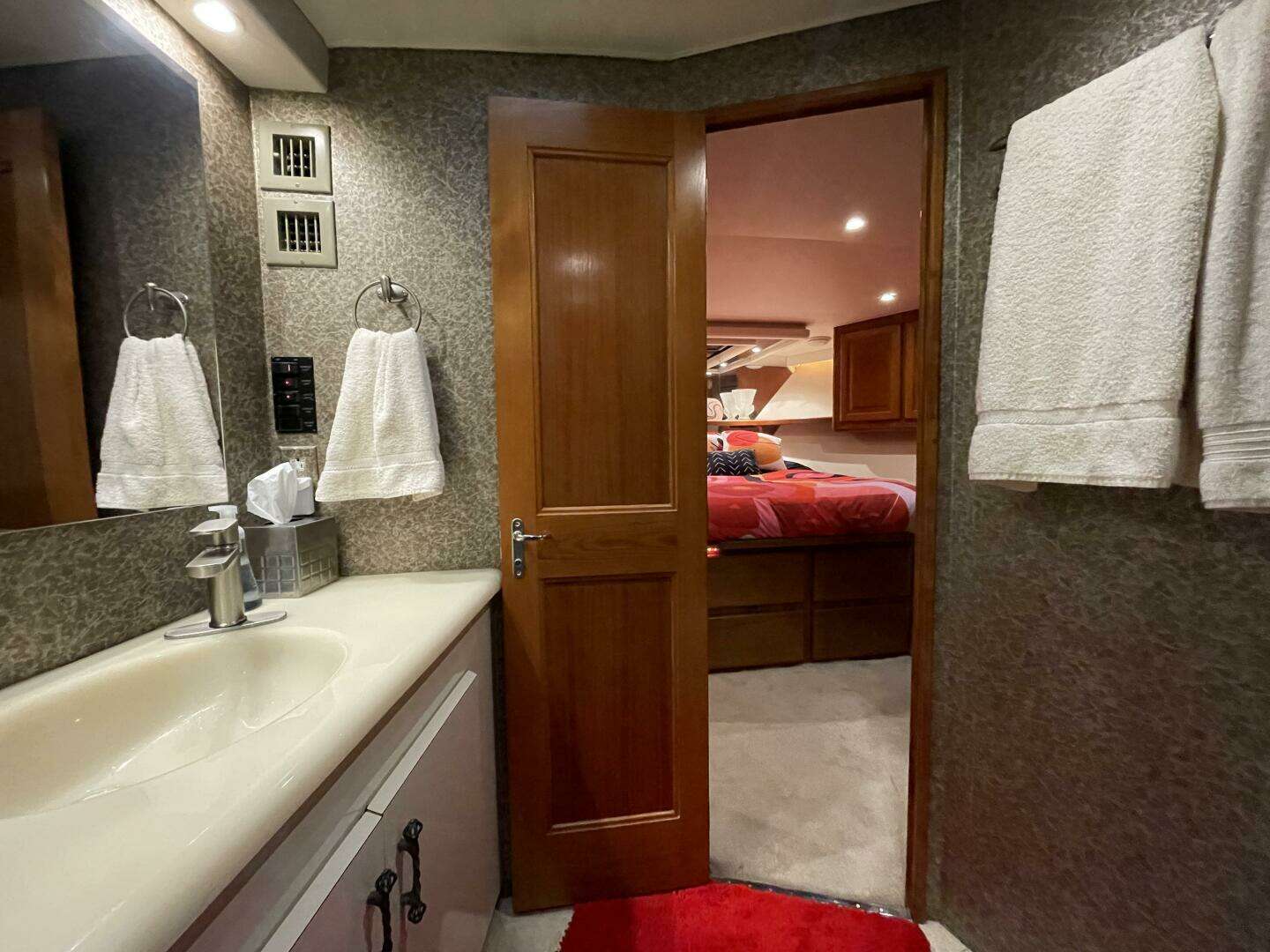 1995 Viking 54 Sports Yacht - Image 20