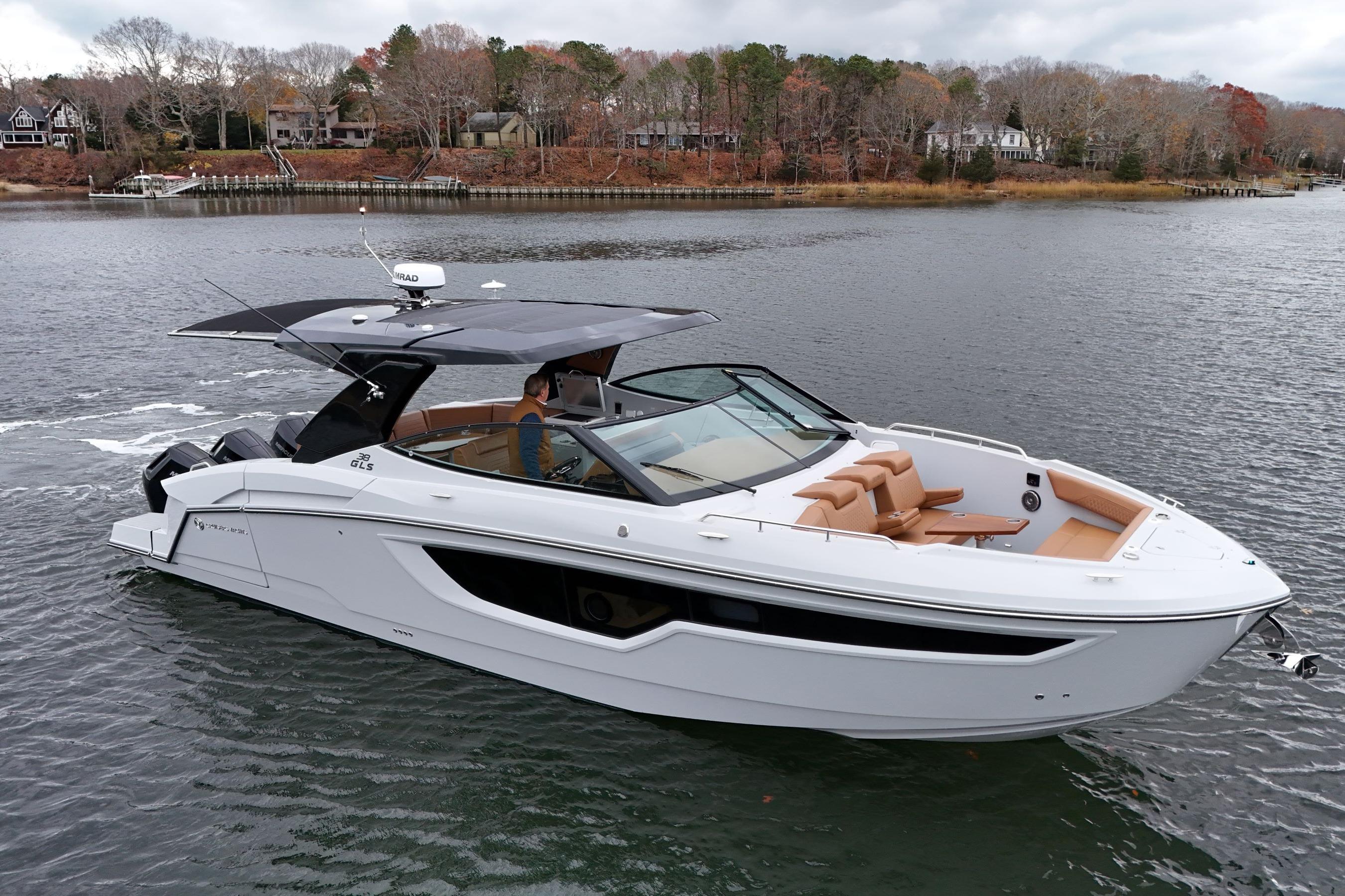 2026 Cruisers Yachts 38 GLS OB