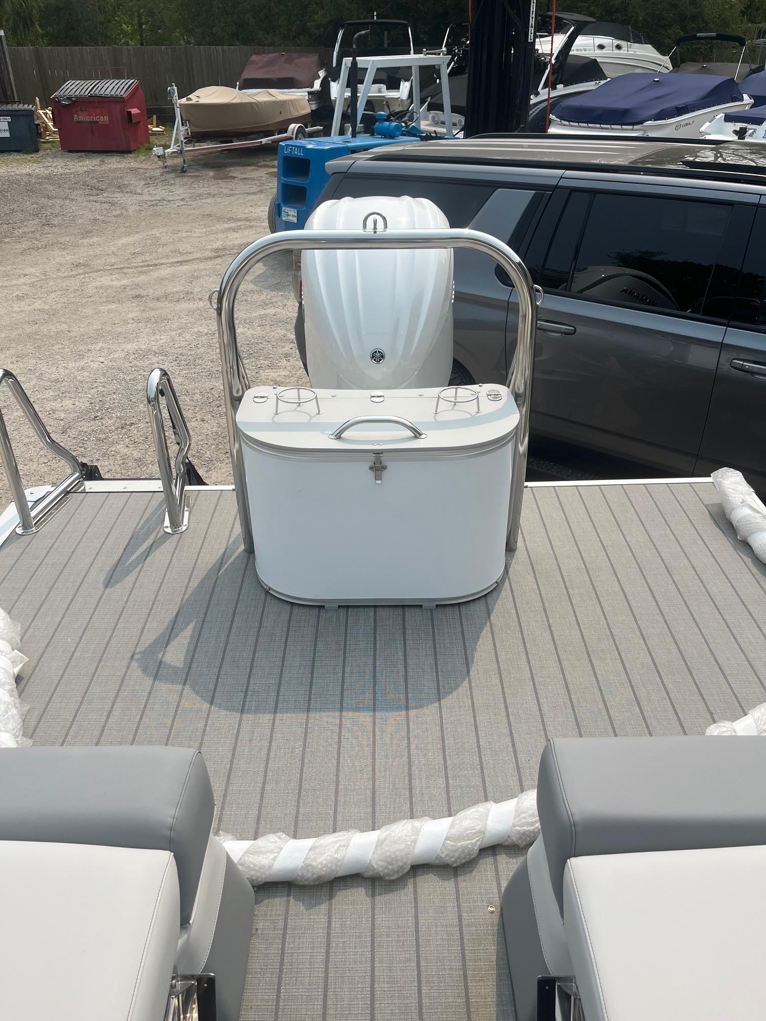 2025 Avalon 2585 Catalina Quad Lounger Shift boat interior with seating and storage.