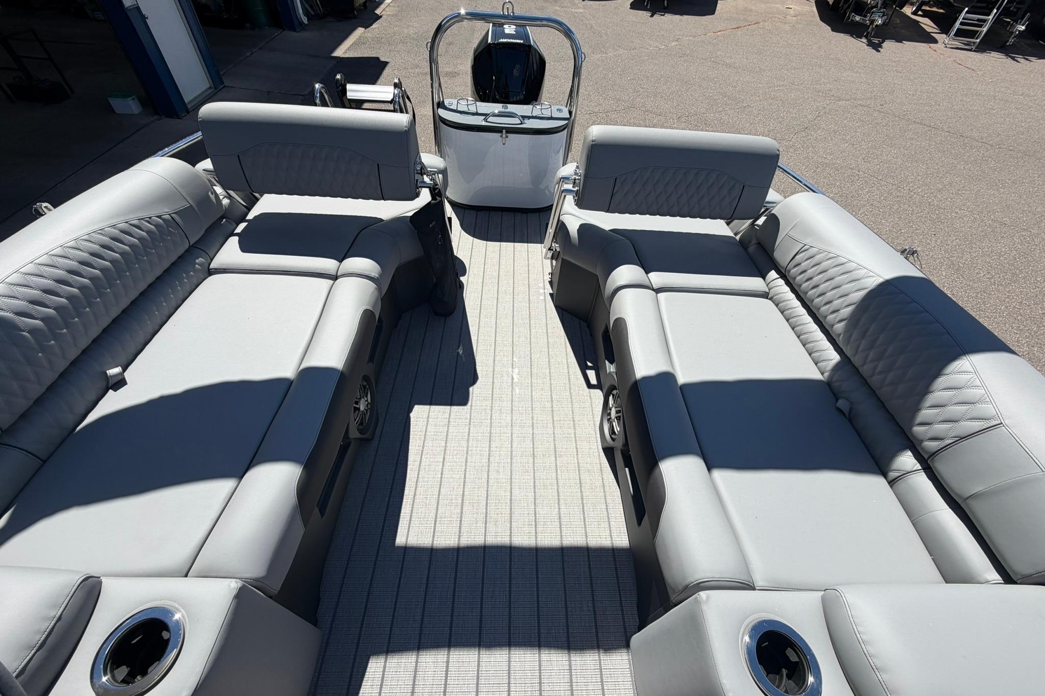 2026 Avalon Catalina Quad Lounge Shift boat interior with luxurious seating and modern design.