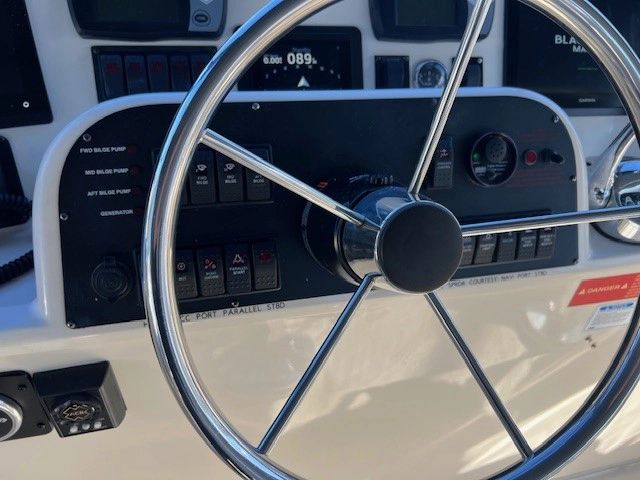 2006 Mainship 43 Trawler - Image 18