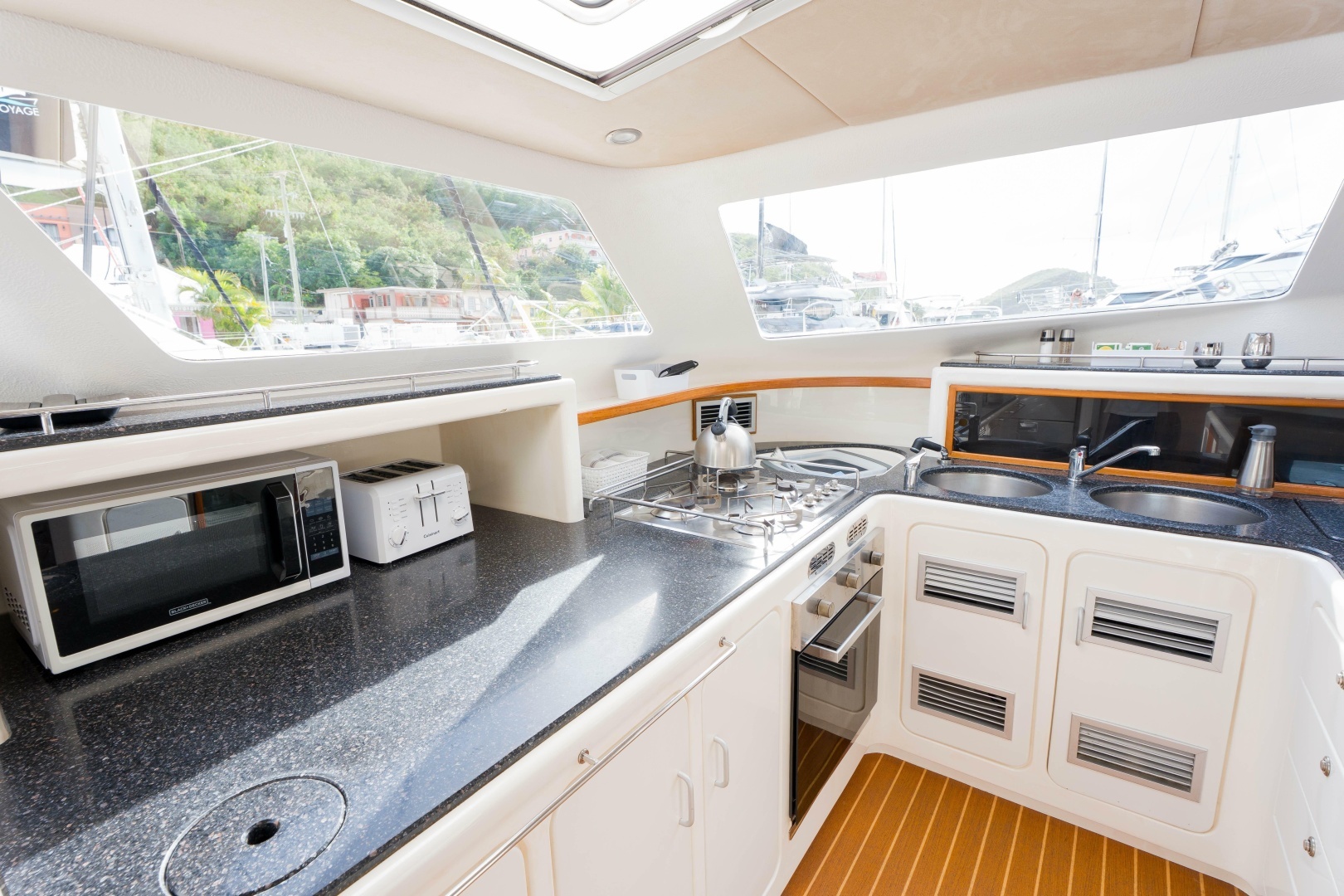 2011 Voyage Yachts 520 - Image 31