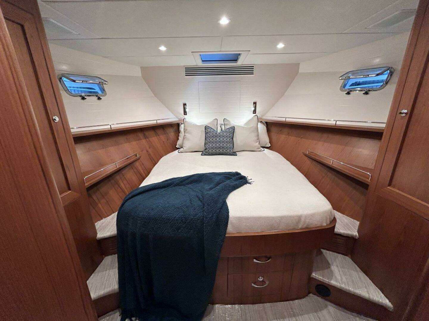 2023 Offshore Yachts ELV - Image 14