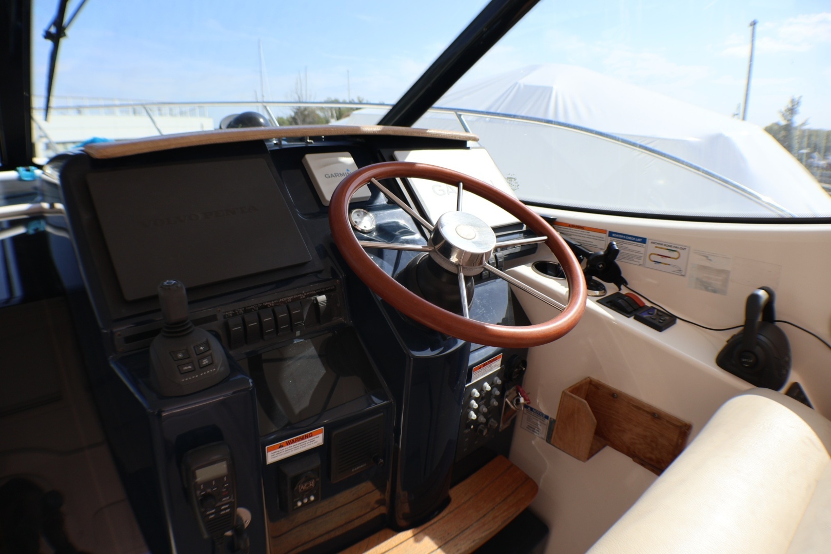 2009 Tiara Yachts 3500 Sovran - Image 6