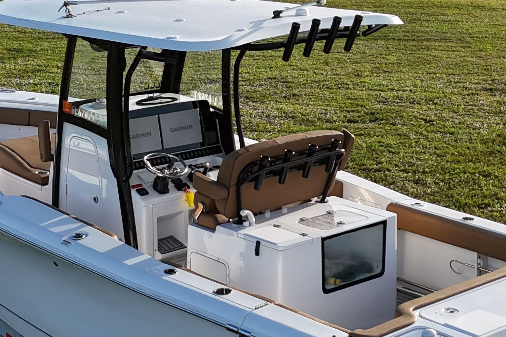 2023 Seahunt 30 GameFish Coffin Box boat interior with Garmin displays and seating.