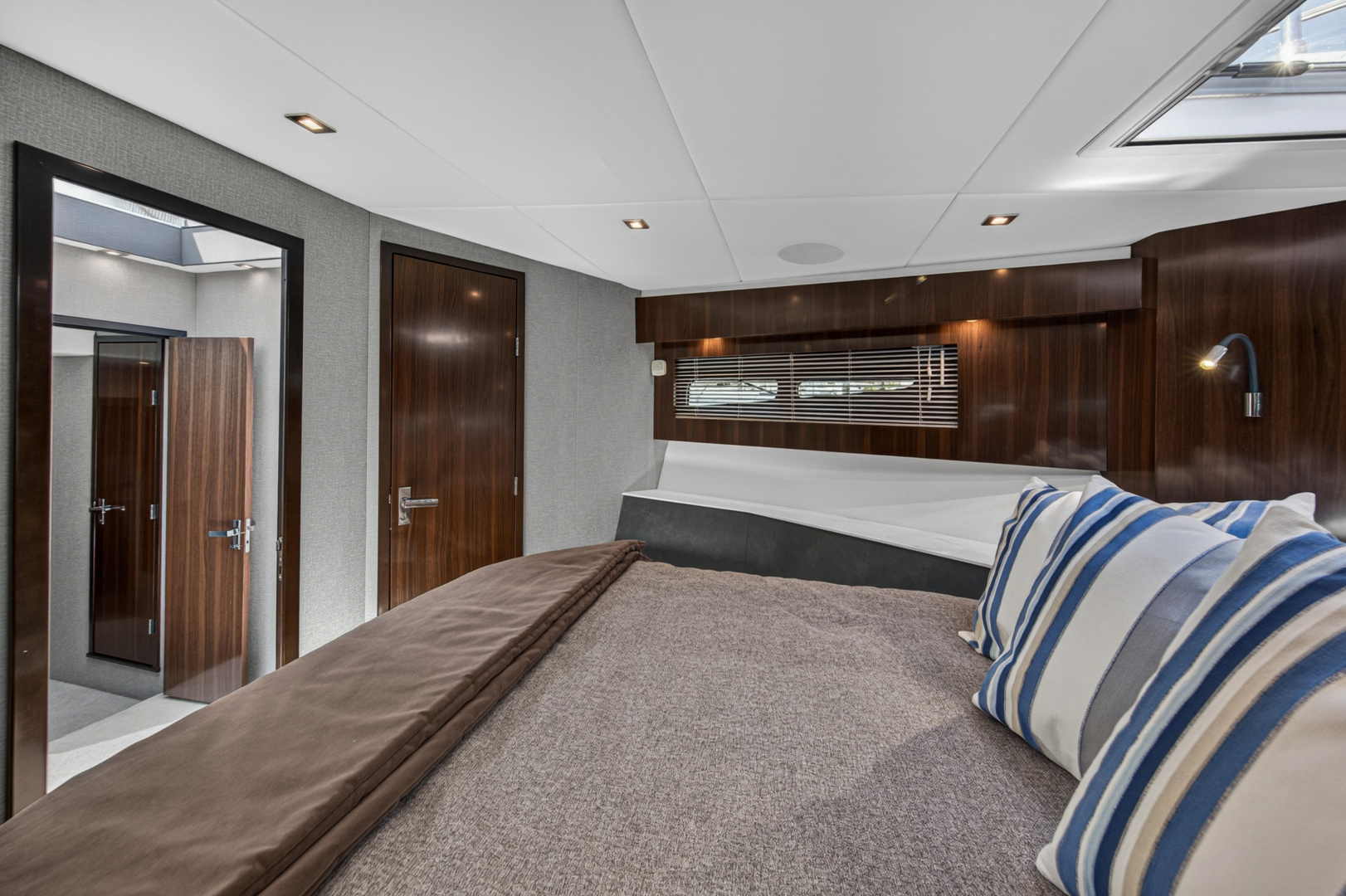 2023 Cruisers Yachts 50 CANTIUS - Image 65