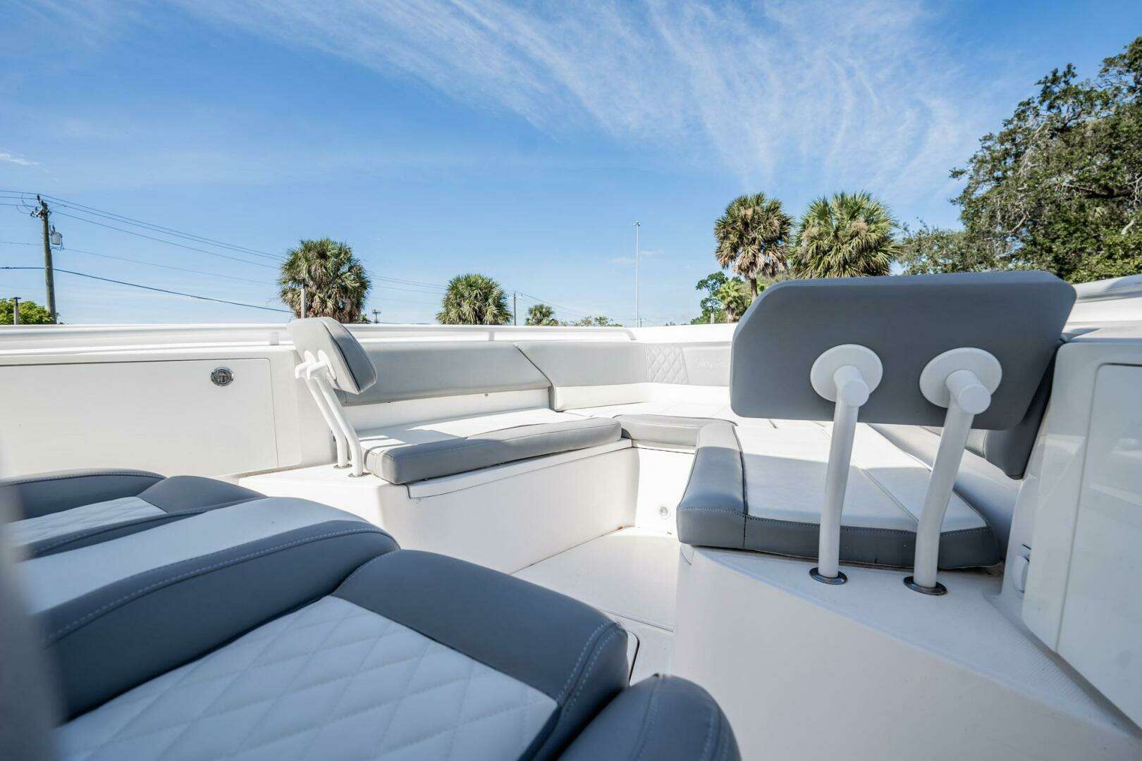 2021 Everglades 335 Center Console - Image 12