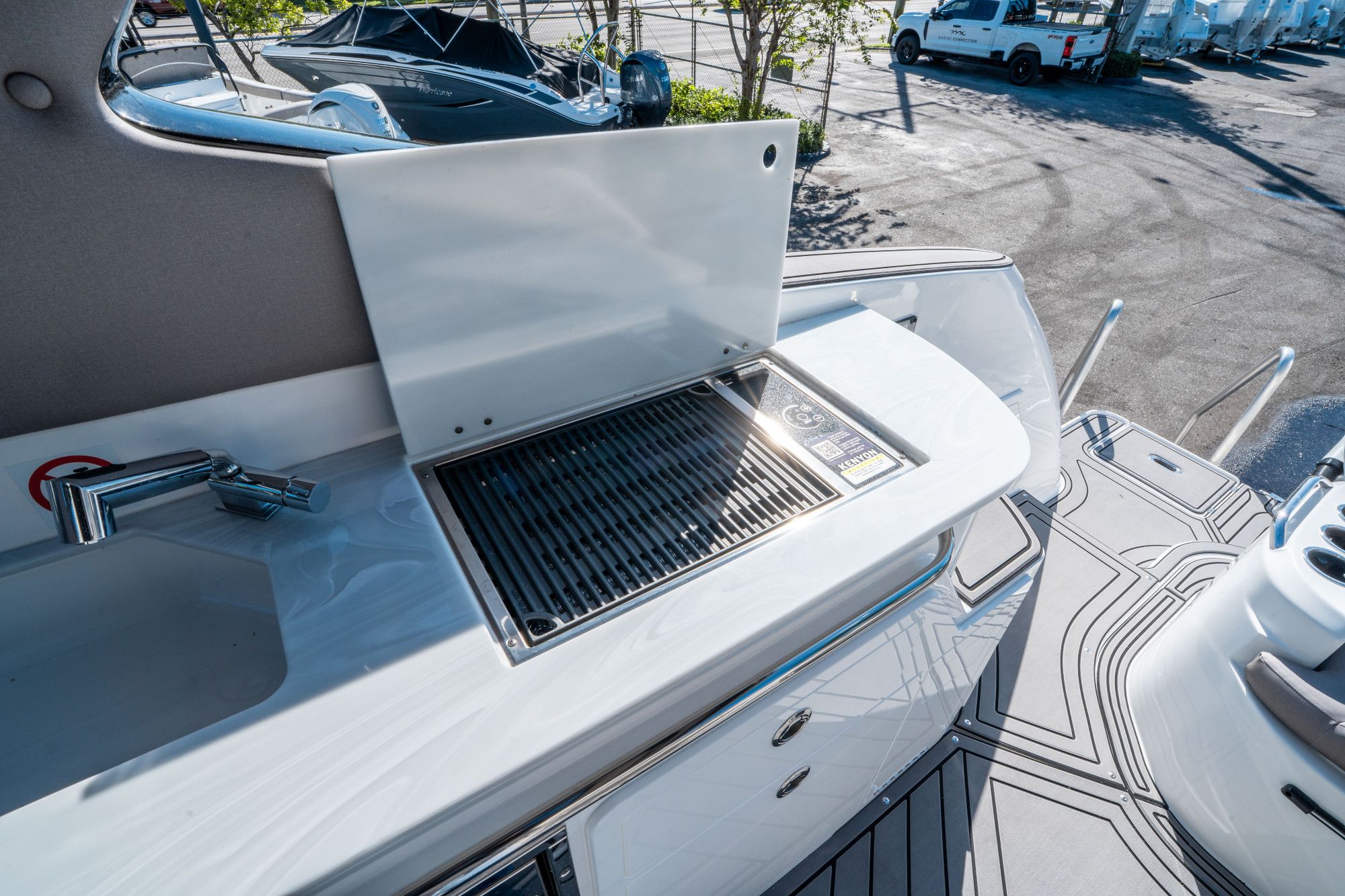 2026 Hurricane SunDeck 3200 OB - 17