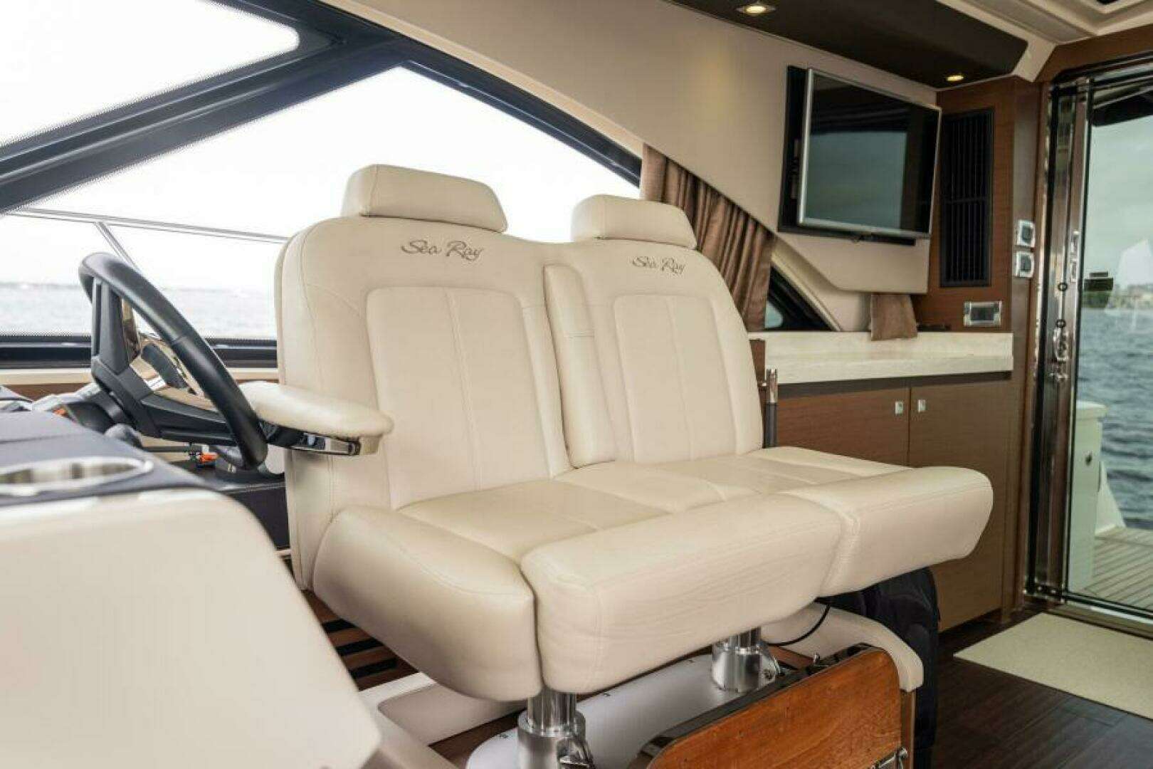 2015 Sea Ray 510 Sundancer - Image 16