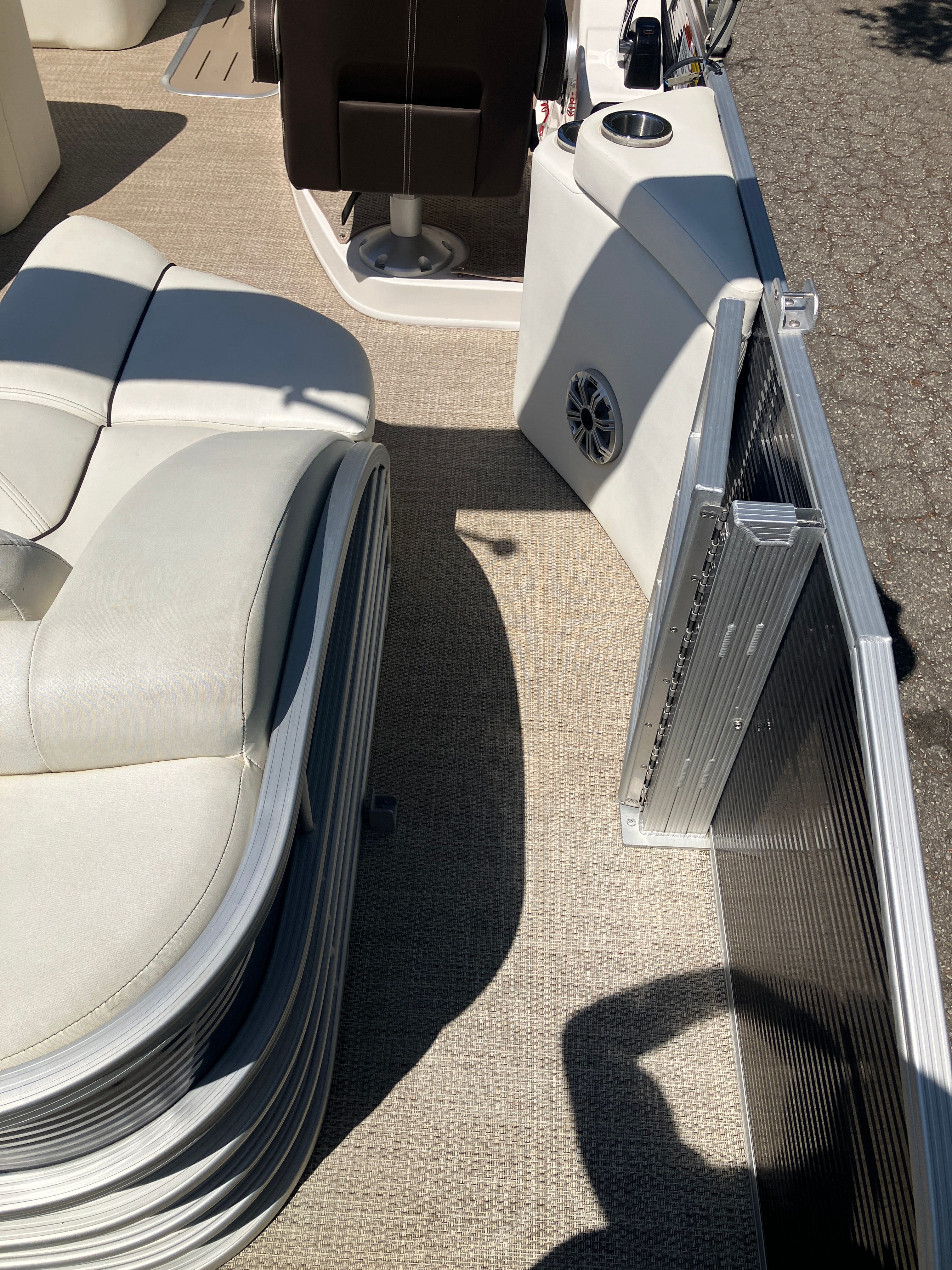 2019 Bennington 23 QLC - 10