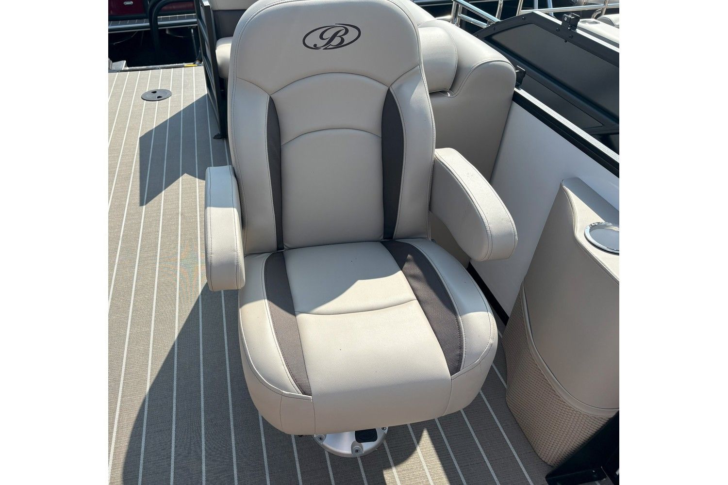 2026 Bentley Pontoons Legacy 223 DL Navigator - 12