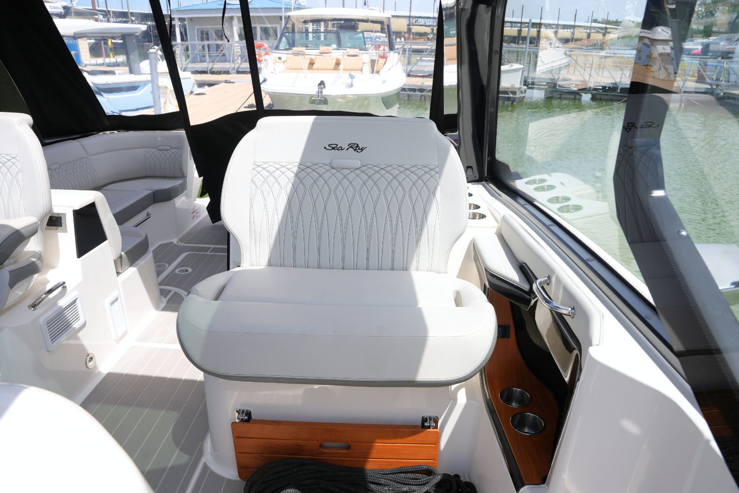 2024 Sea Ray Sundancer 370 - 19