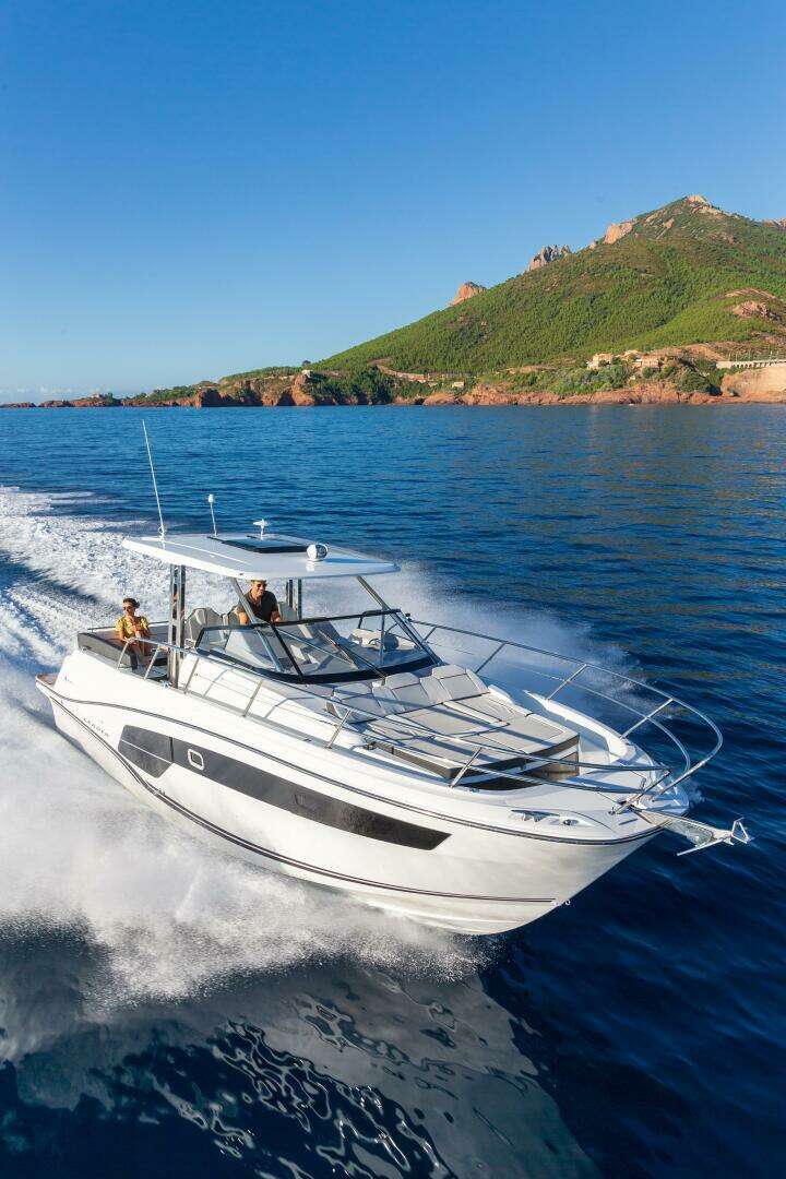 2026 Jeanneau Leader 10.5 WA - Image 2