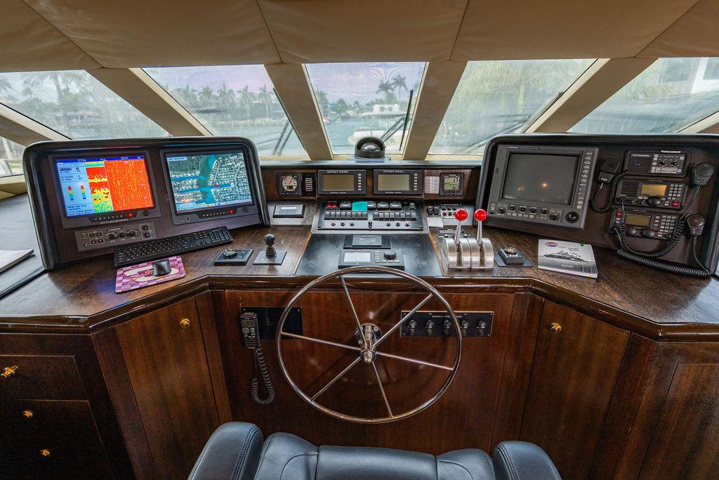 2001 Hatteras 100 Motor Yacht - 78