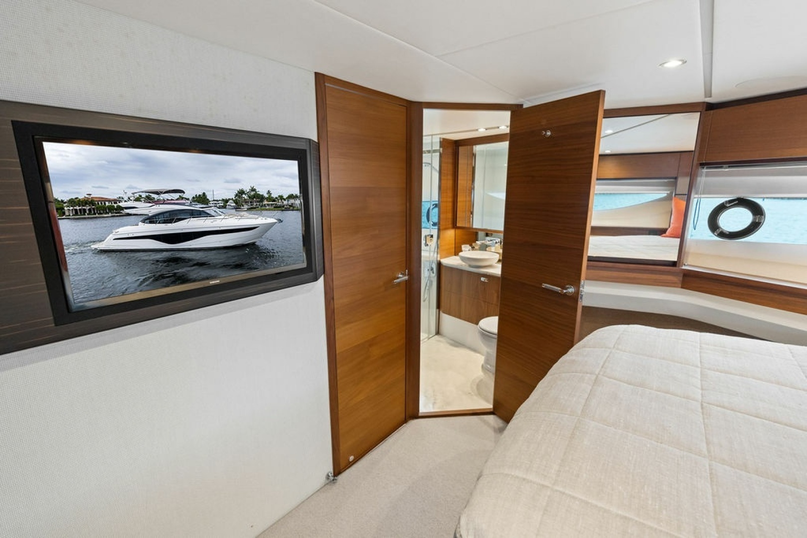 2020 Princess S62 Sportbridge - Image 53