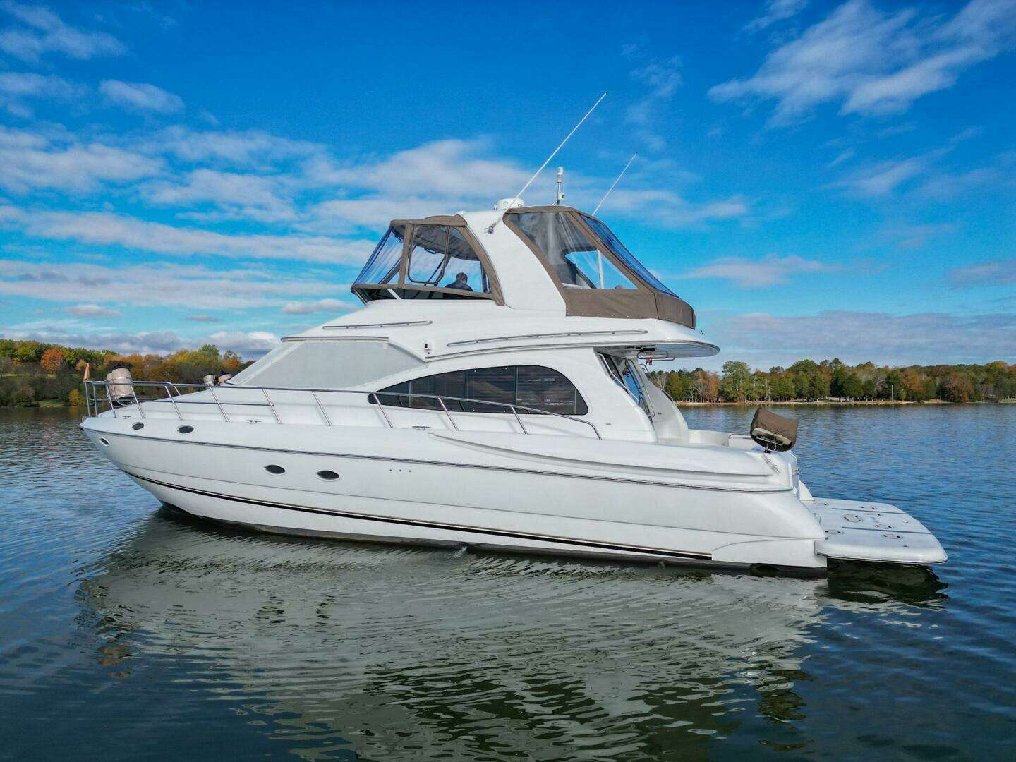 2002 Cruisers Yachts 5000 Sedan Sport - Image 3