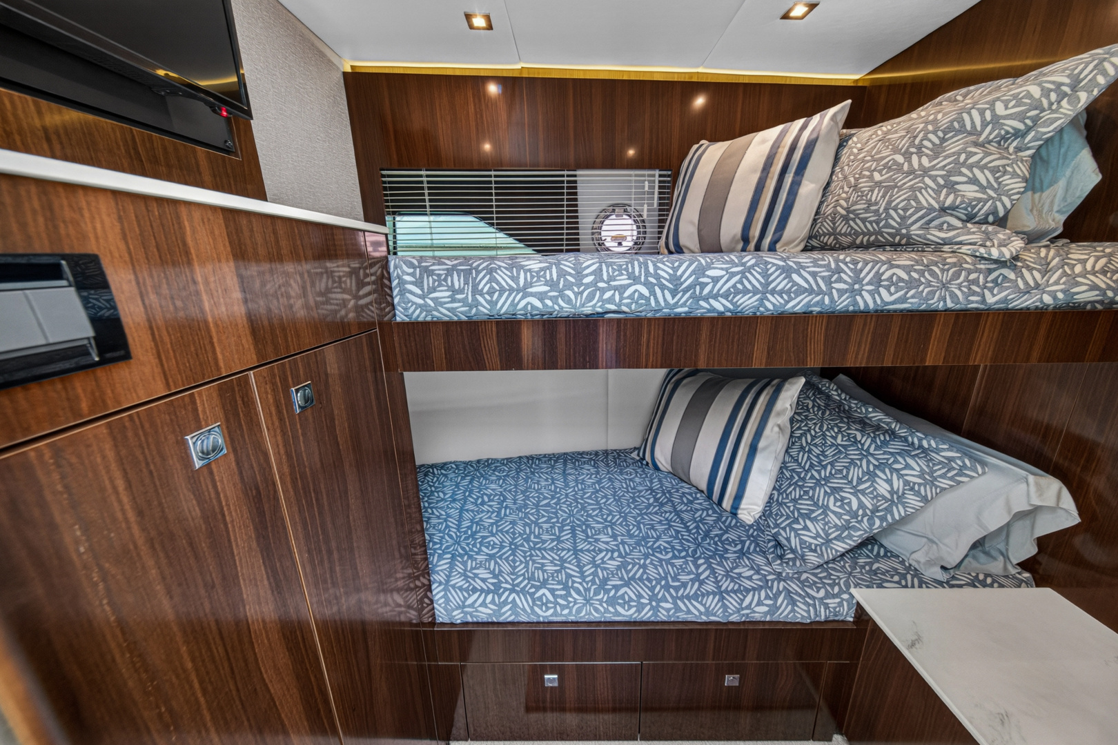 2023 Cruisers Yachts 50 CANTIUS - Image 74