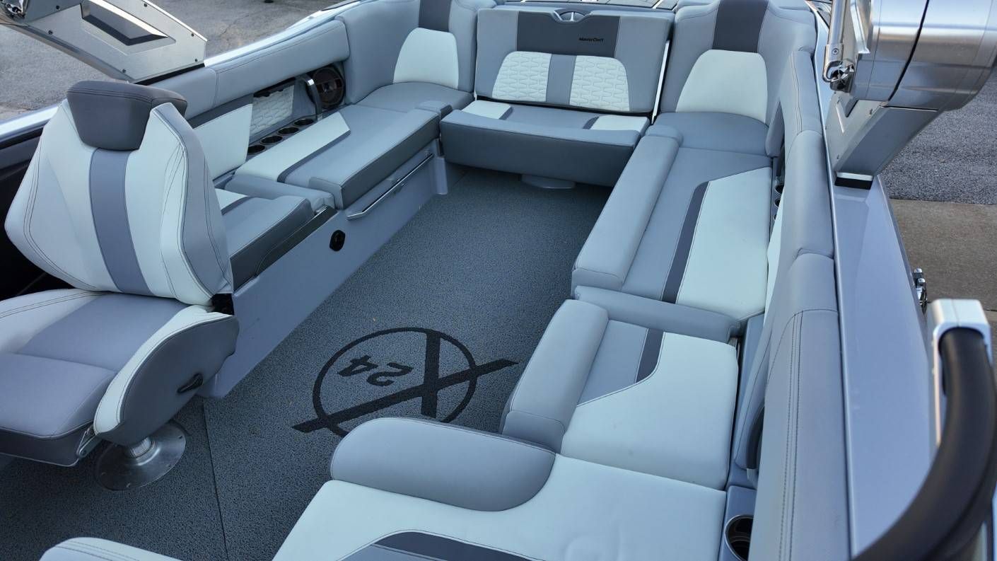 2022 MasterCraft X24 - 15