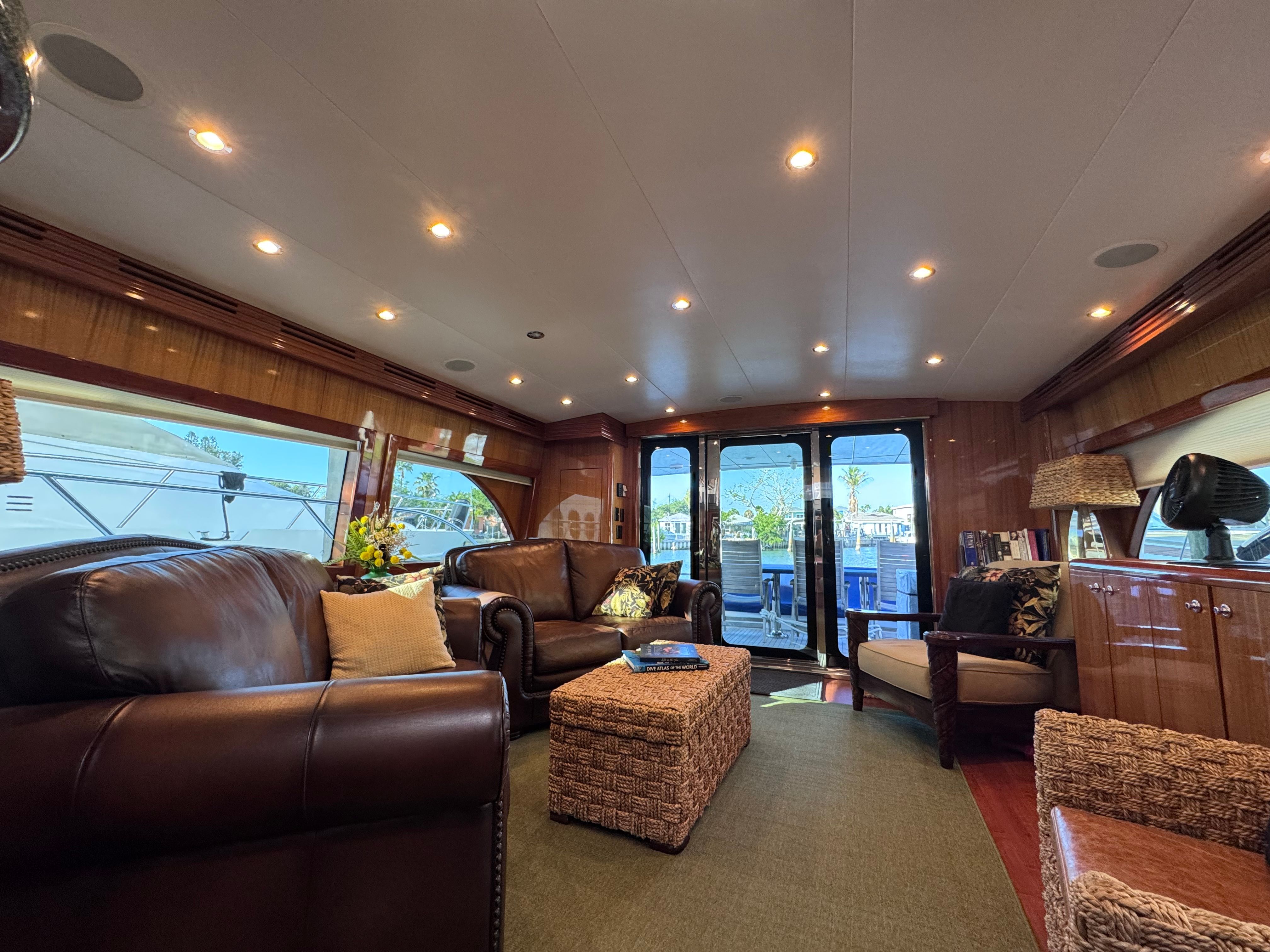 2006 Hatteras 64 Motor Yacht - 50