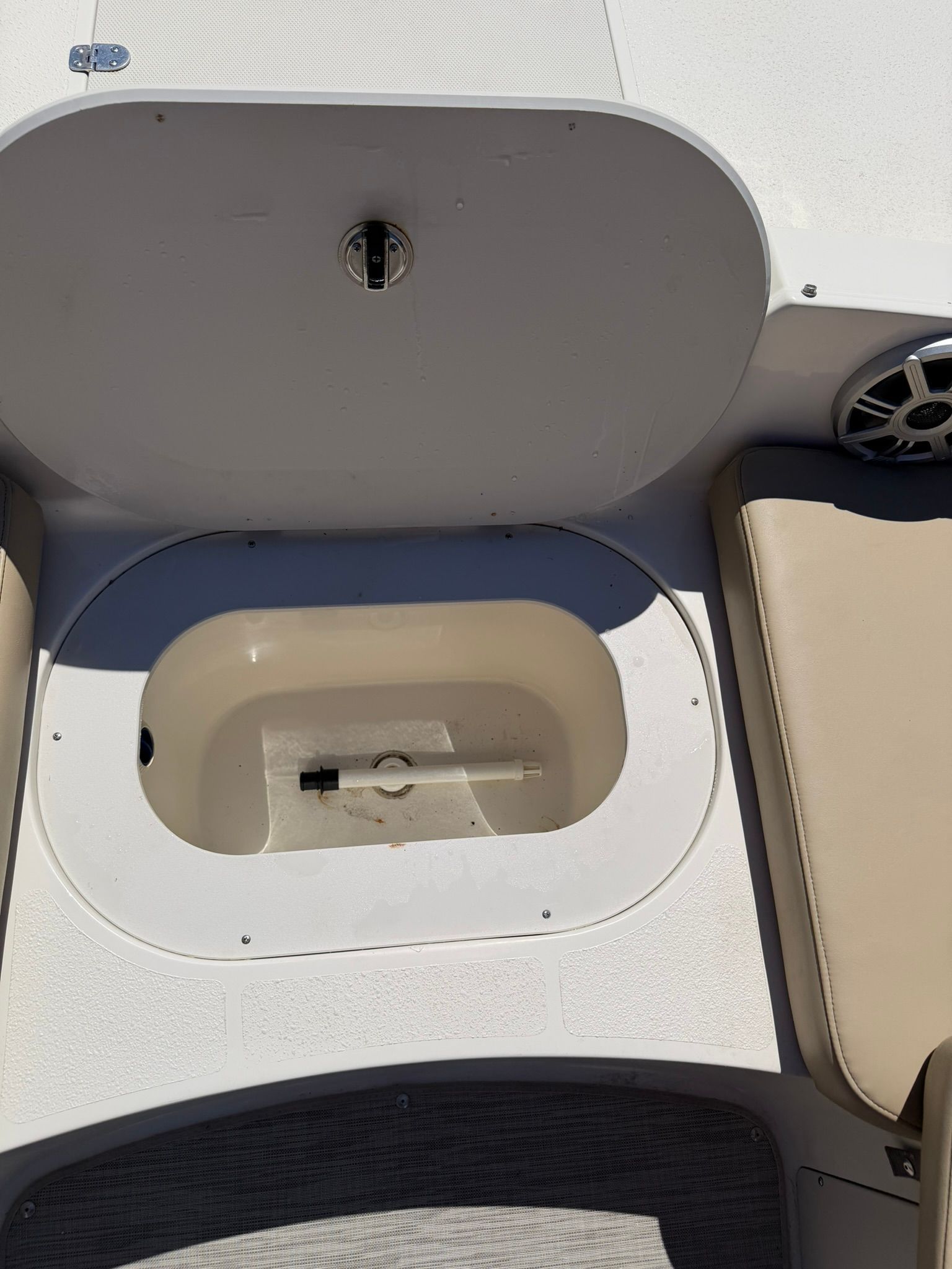 2018 Stingray 212 SC - 12