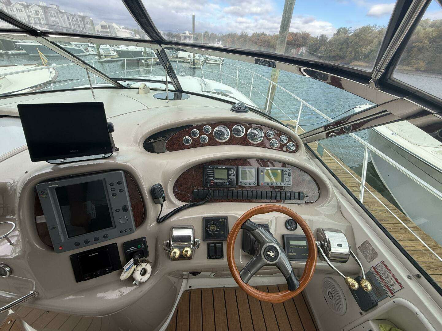 2001 Sea Ray 410 Sundancer - Image 9