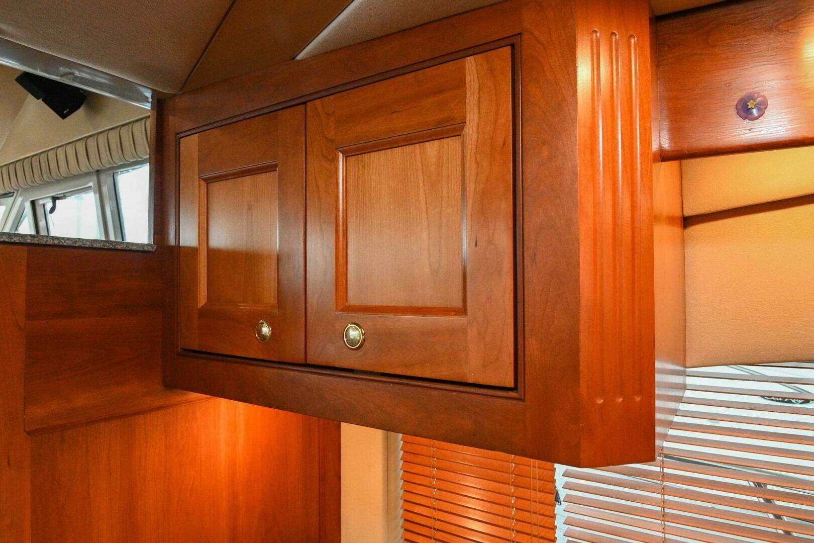 2002 Cruisers Yachts 5000 Sedan Sport - Image 36